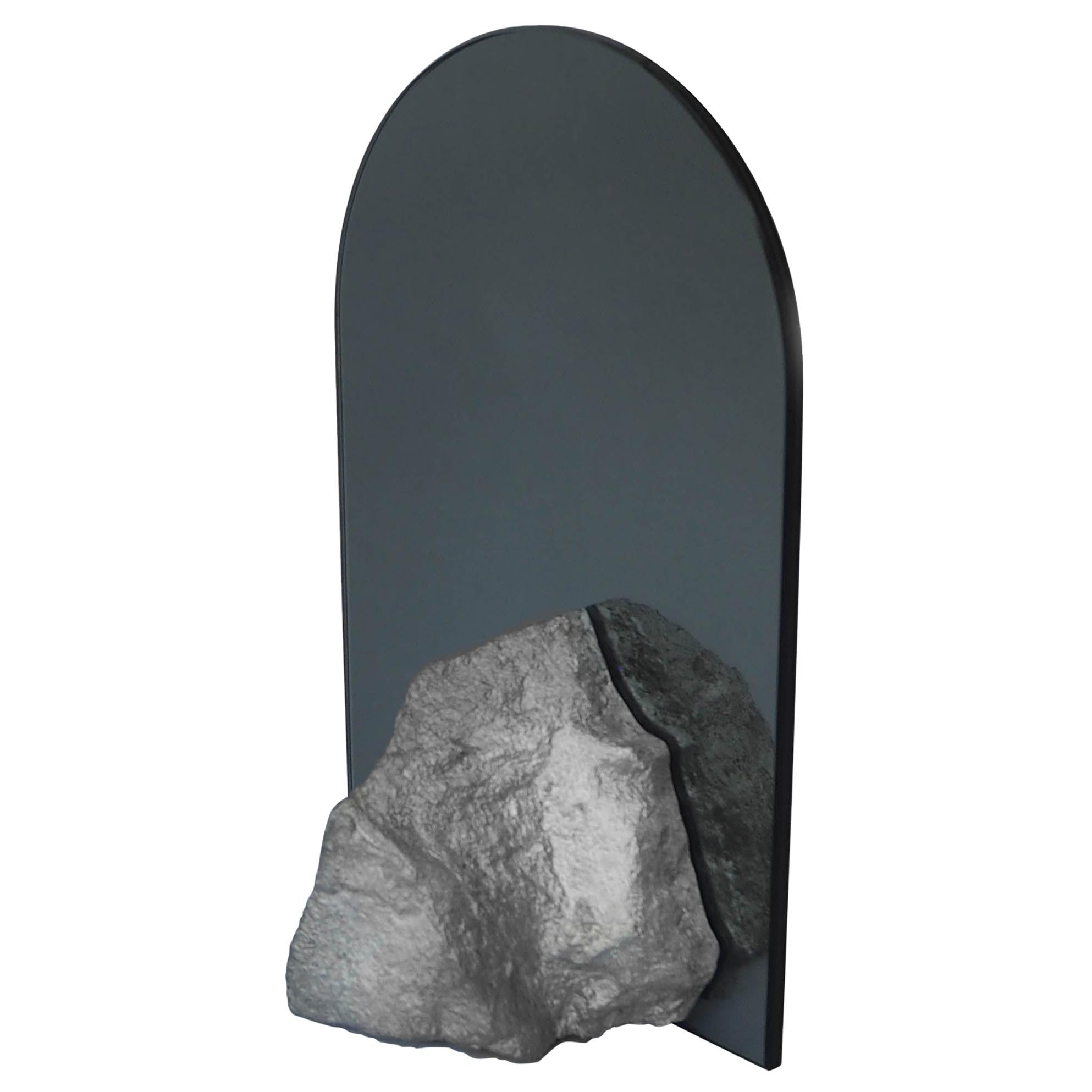 Skulpturaler Aluminiumspiegel von Dessislava Madanska im Angebot