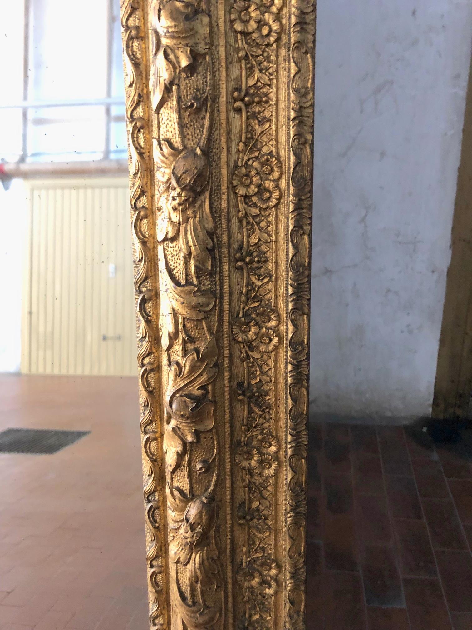 Sculpted and Gilded Mirror, Late 19th Century, Italy In Good Condition In Cuneo, Italy (CN)