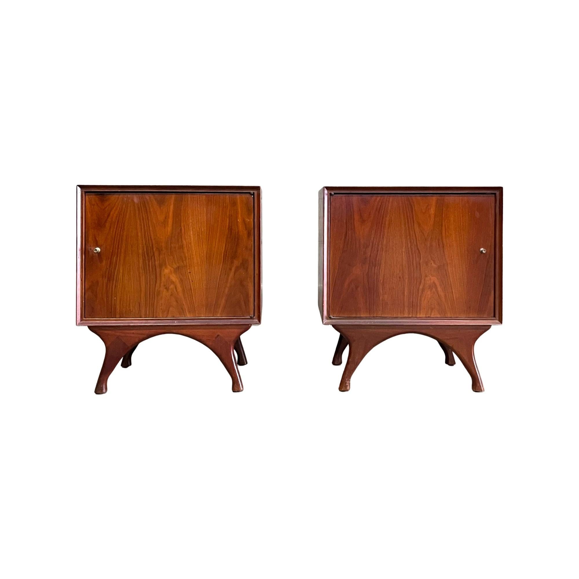 Mid-Century Modern Sculpted and Minimalist Vintage Mid Century Modern Pair of Nightstands c. 1960s For Sale