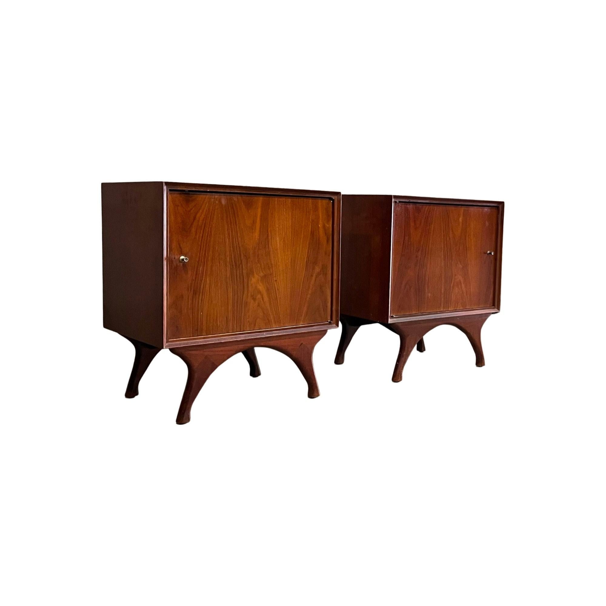 American Sculpted and Minimalist Vintage Mid Century Modern Pair of Nightstands c. 1960s For Sale