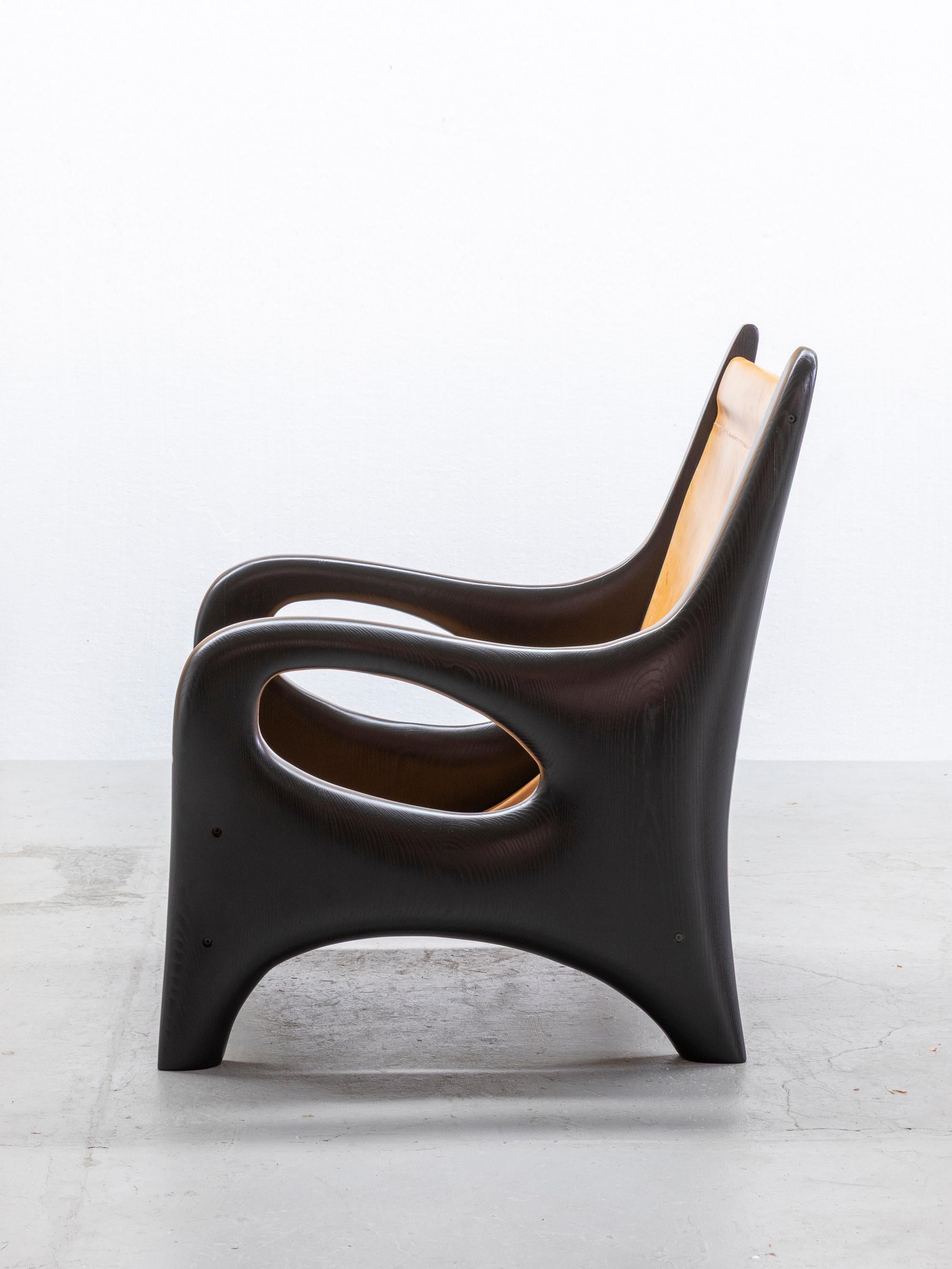 Français Fauteuil sculpté en Oak Oak en vente