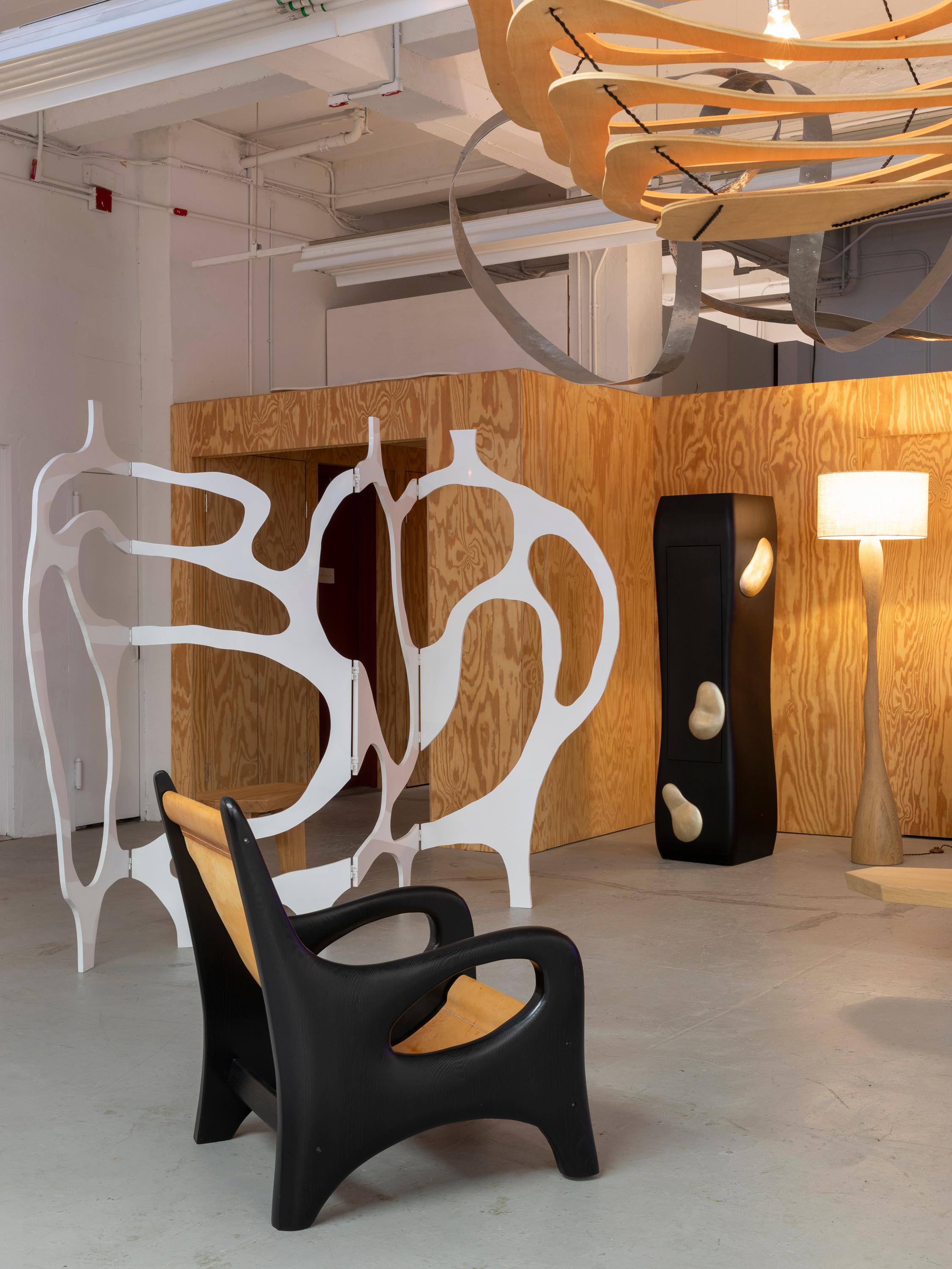 Tacheté Fauteuil sculpté en Oak Oak en vente