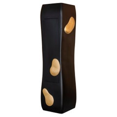 Barschrank mit Skulpturen