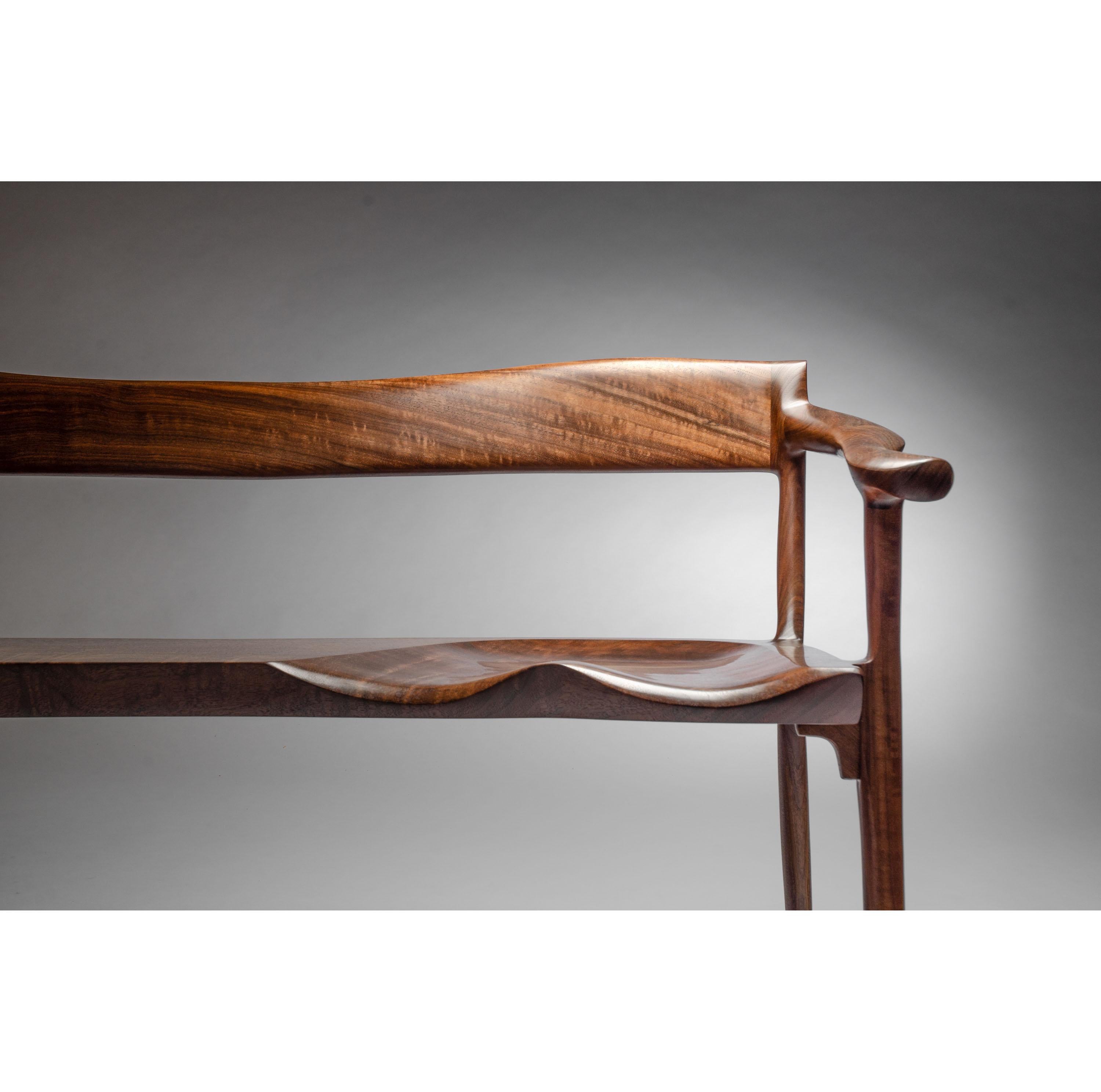 Banc sculpté en noyer Claro par Erickson Woodworking Neuf - En vente à Nevada City, CA