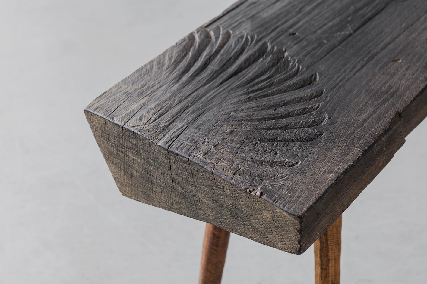 Russe Banc ou table d'appoint sculpté N4 en bois de chêne massif en vente