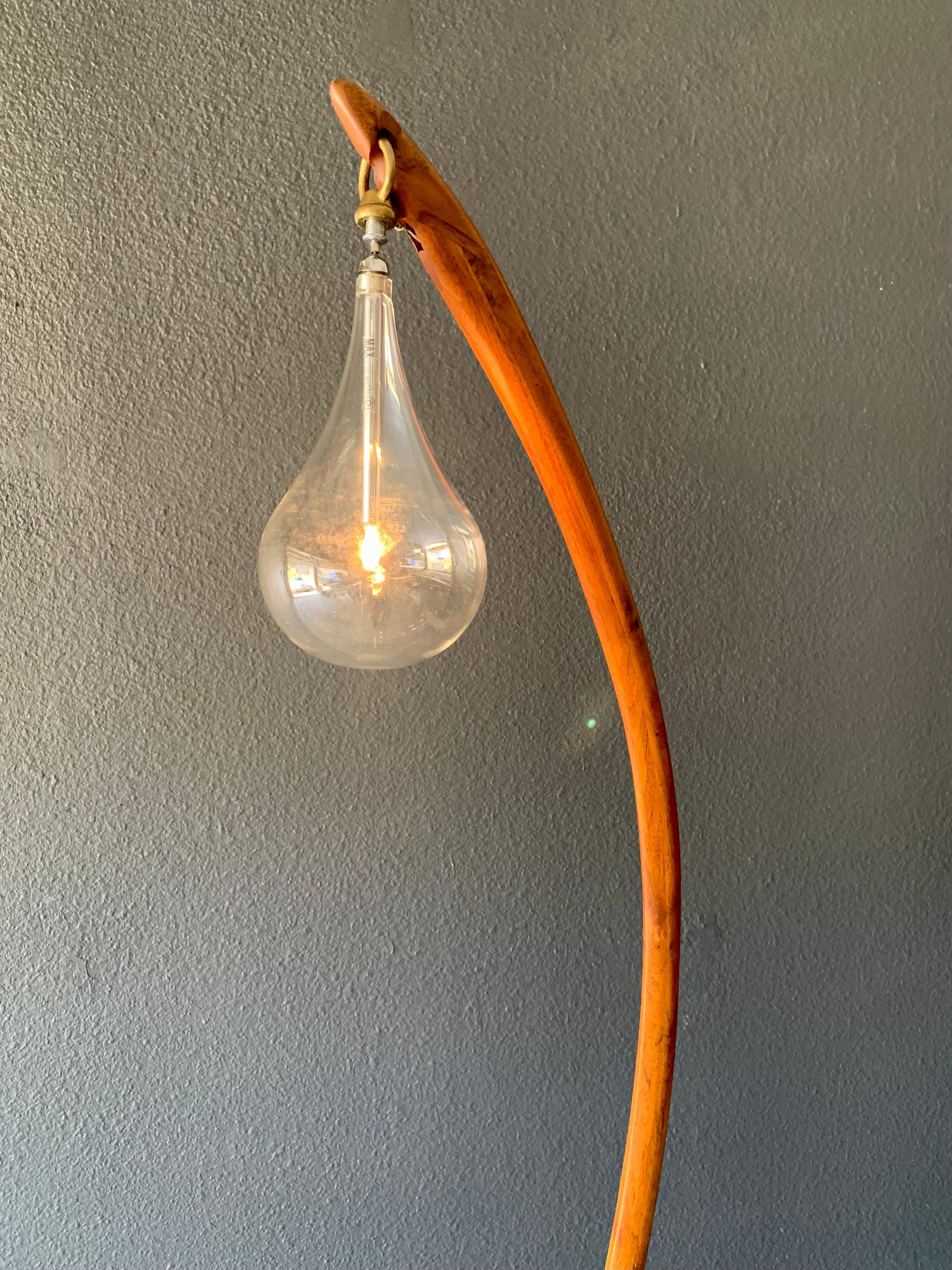 Lampada da terra Sculpted Bent Wood di Micheal Wilson In condizioni buone in vendita a Denton, TX