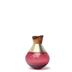 Petit vase indien en verre soufflé sculpté et laiton, Pia Wüstenberg