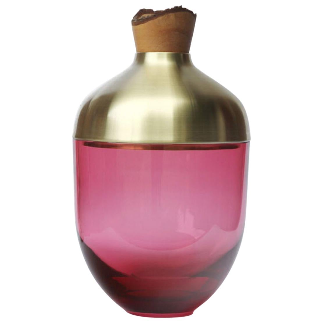 Vase aus mundgeblasenem Glas und Messing, Pia Wüstenberg