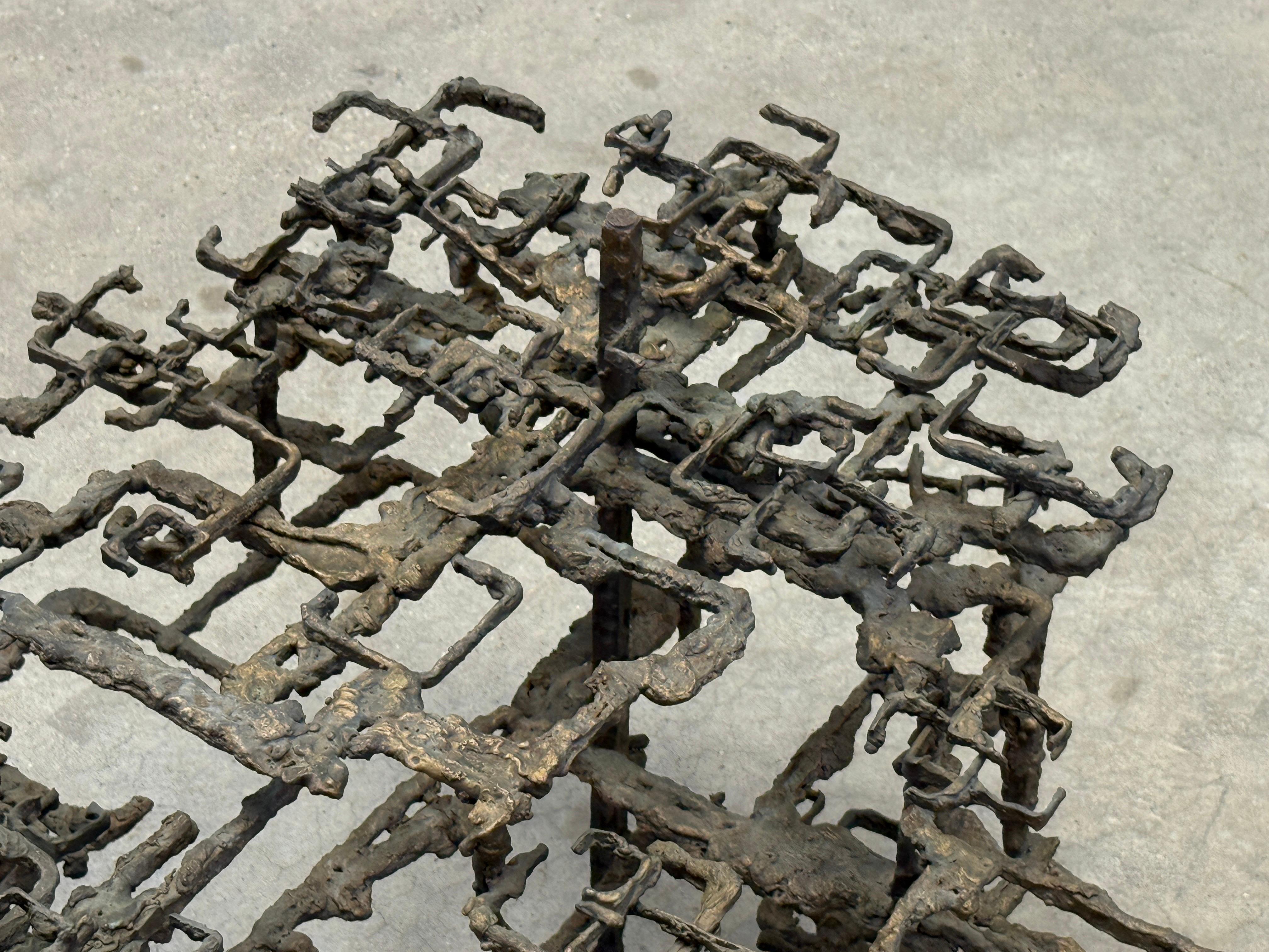 Table basse en bronze sculpté par Daniel Gluck en vente 6