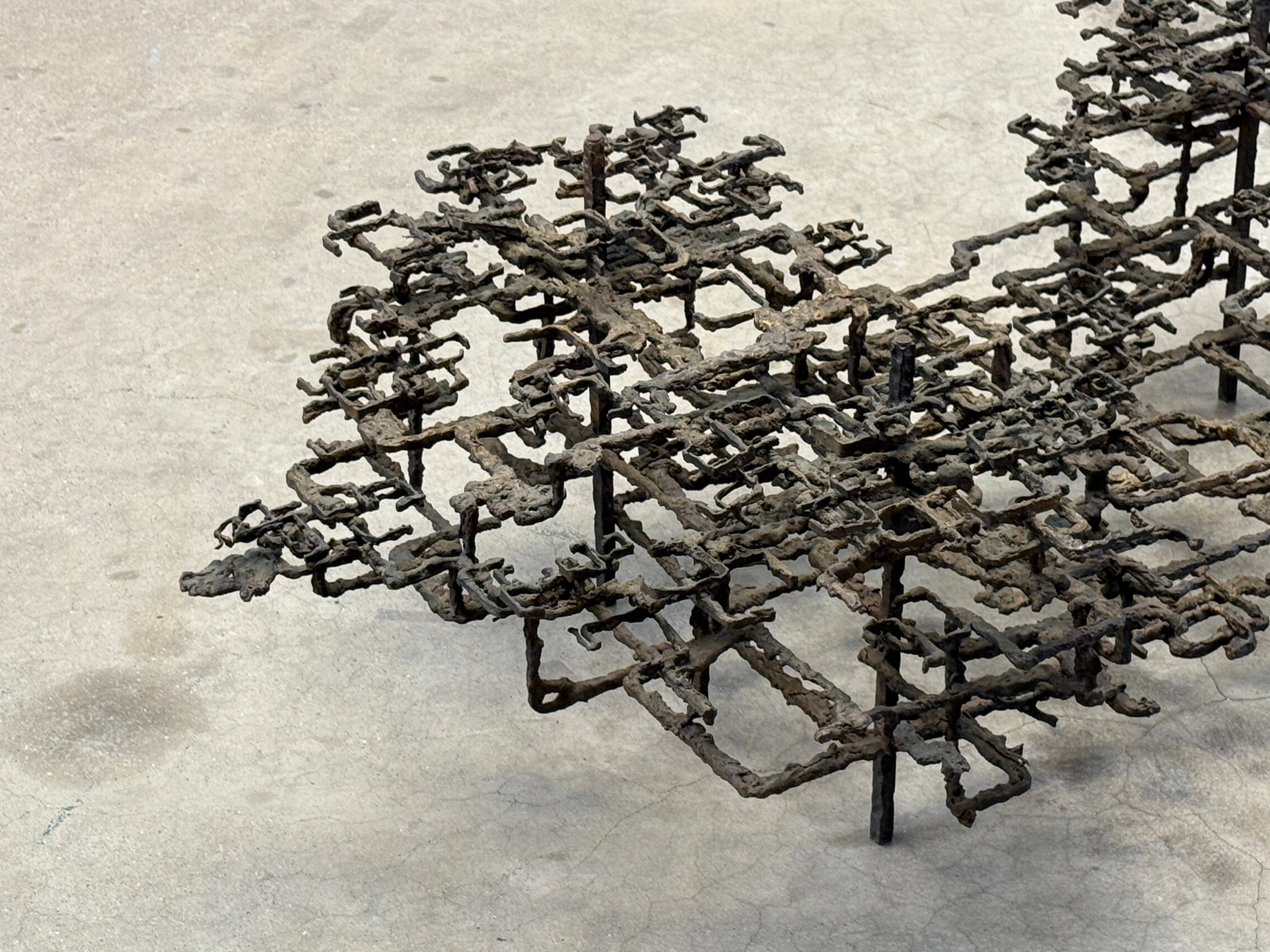 Table basse en bronze sculpté par Daniel Gluck en vente 12