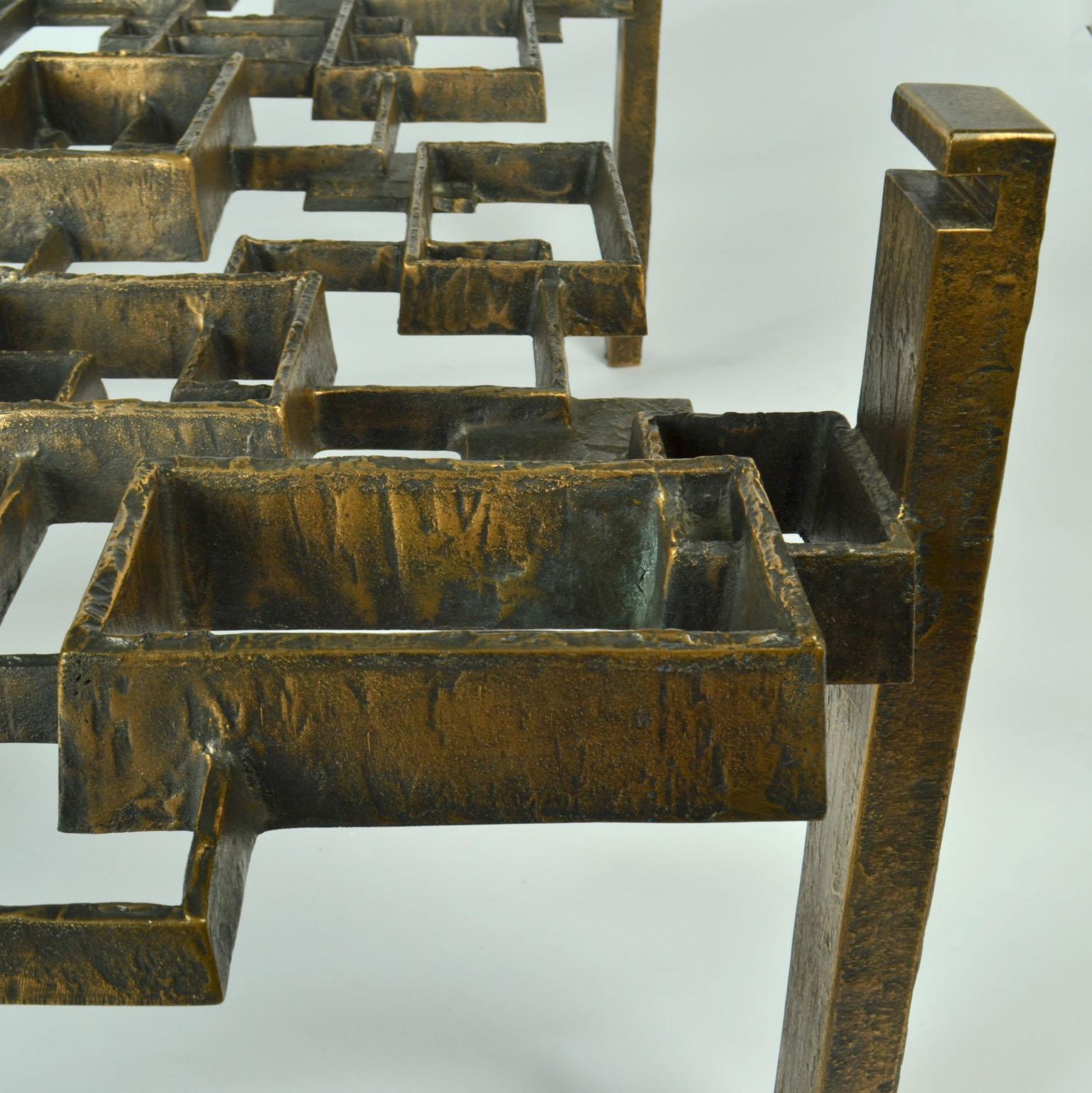 Table basse en bronze sculpté avec plateau en verre 1970''s en vente 5