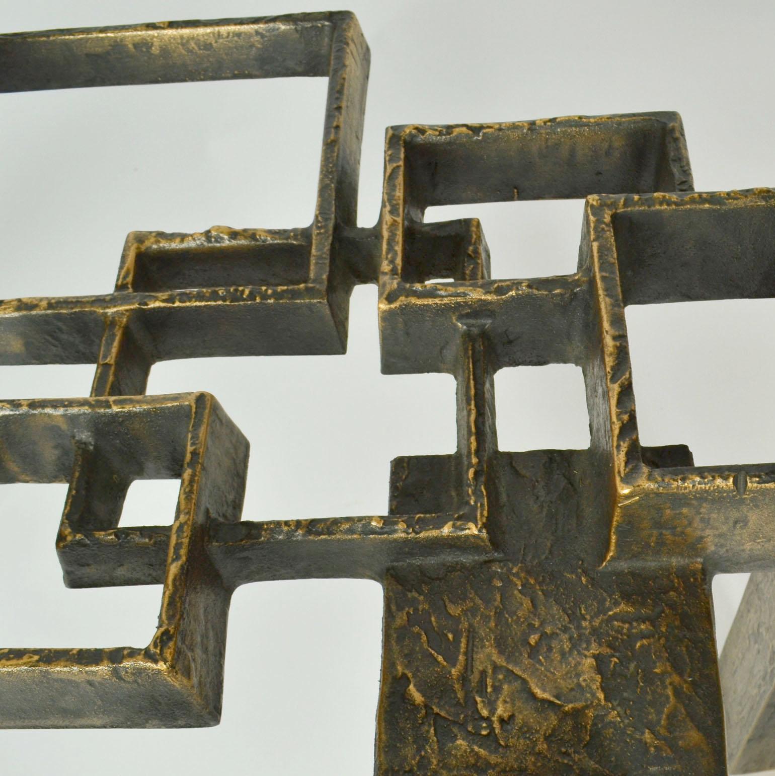 Table basse en bronze sculpté avec plateau en verre 1970''s en vente 8