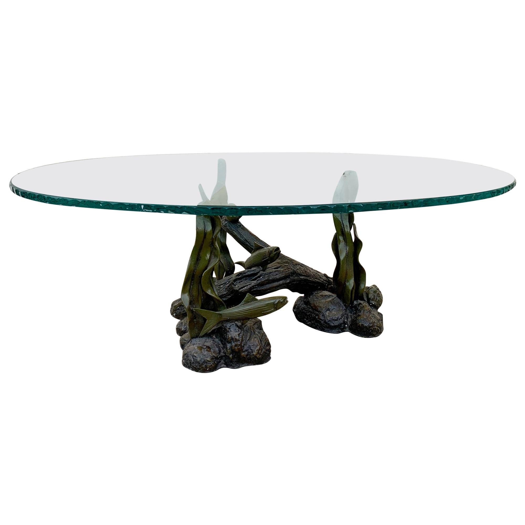 Table basse en bronze sculpté créatures de la mer avec un plateau en verre ciselé