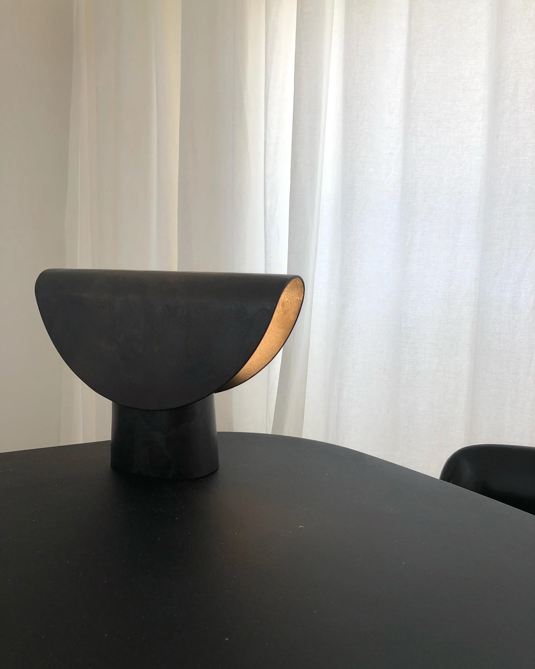 Lámpara plegable contemporánea de bronce ennegrecido de Henry Wilson Australiano en venta