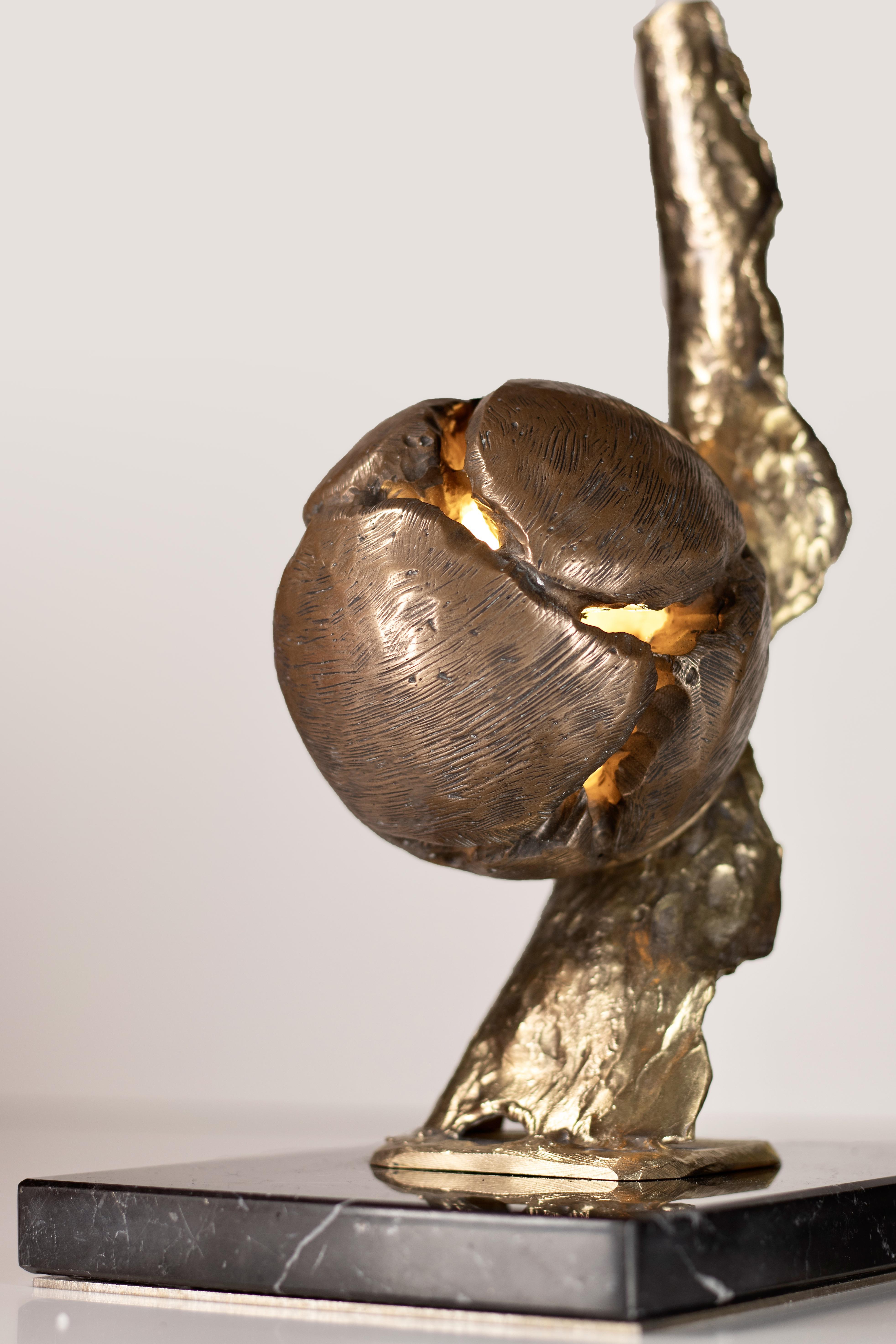 Sculpted Bronze Table Lamp by Samuel Costantini In New Condition For Sale In Geneve, CH