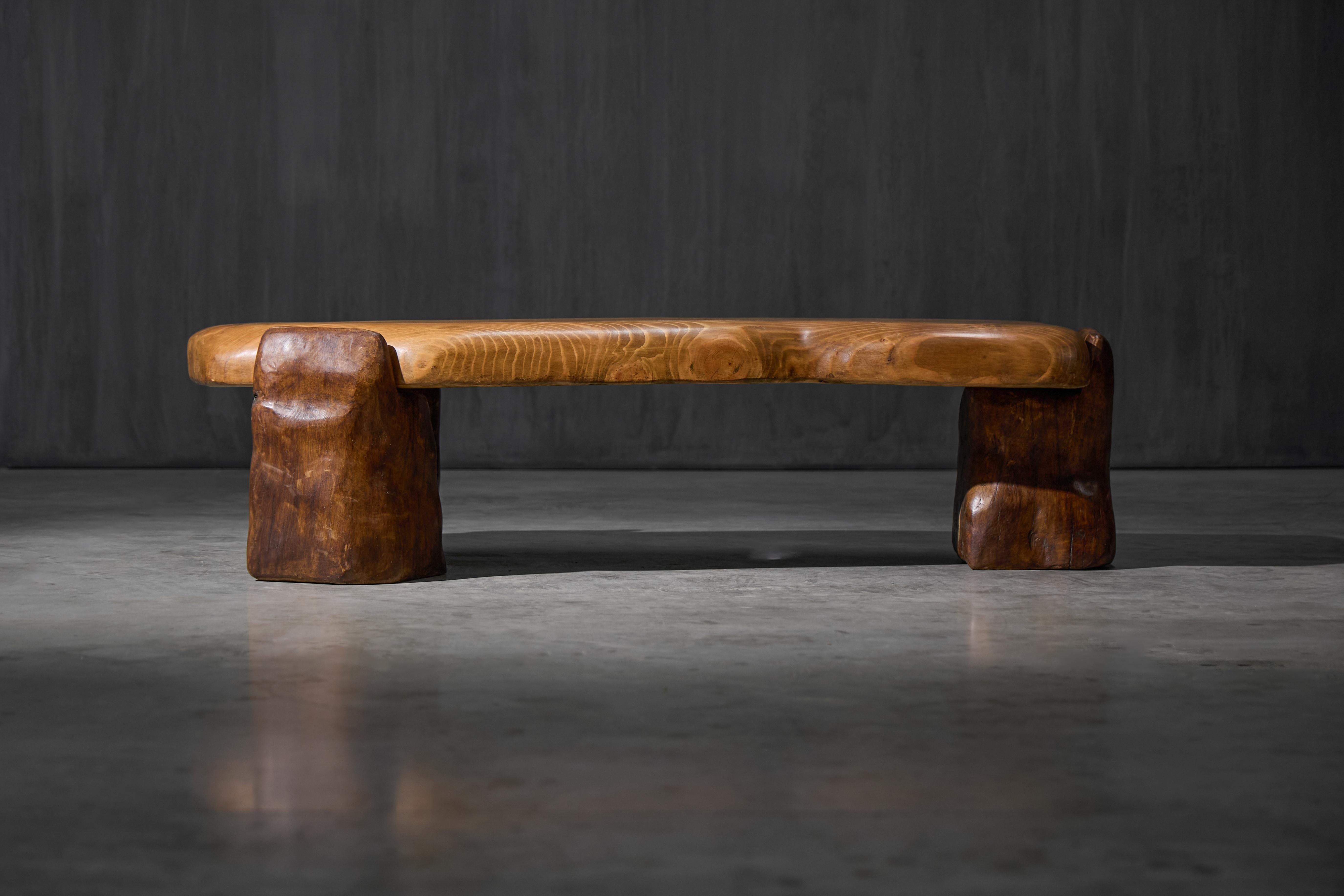 Mesa de centro Brutalista Esculpida, Francia, 2025 Madera en venta