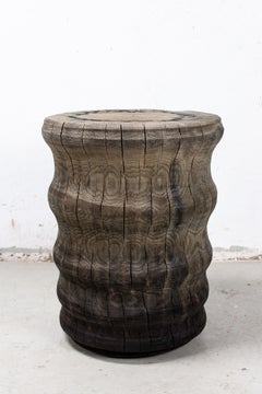 Mesa auxiliar Brutalista Esculpida 'CT-4' 'Roble macizo'