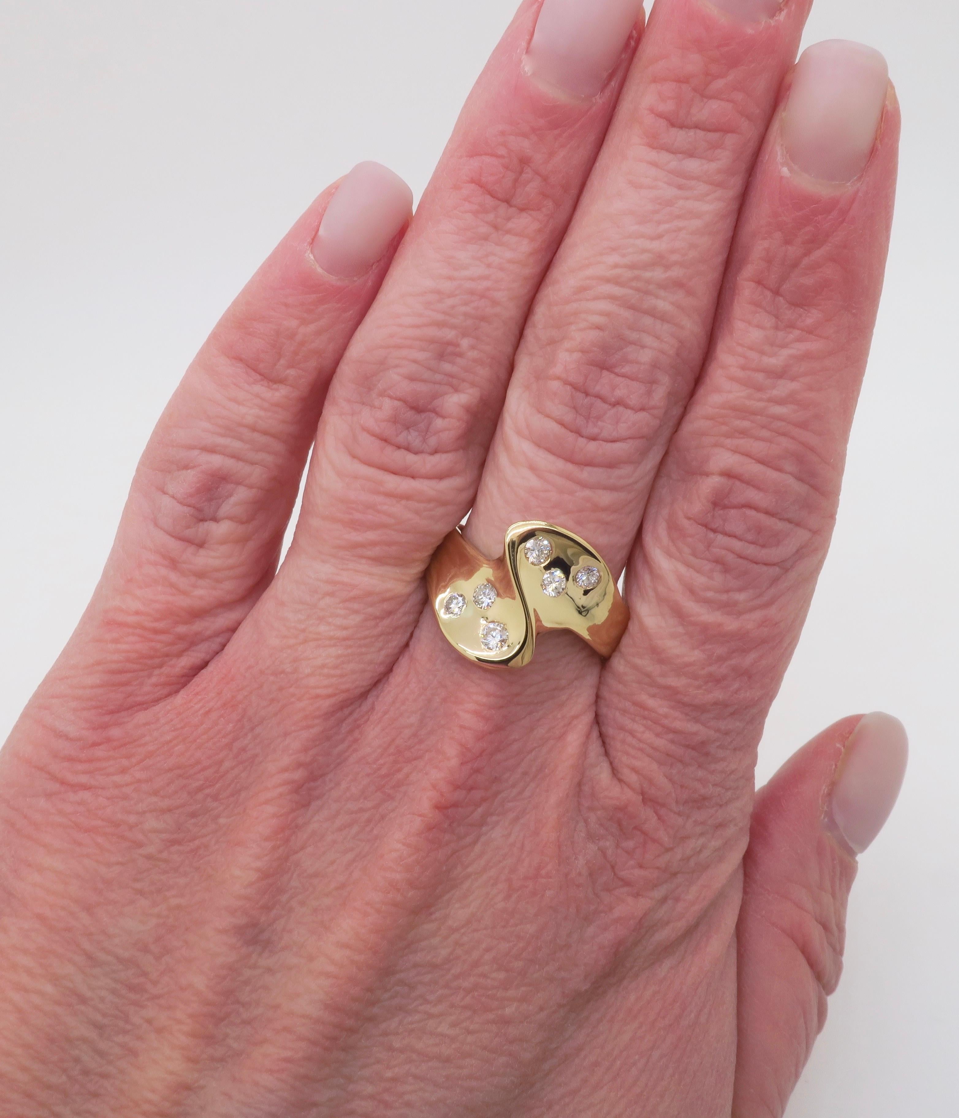 Unglaublicher skulpturaler Bypass-Diamant-Cocktailring. 

Diamant Karat Gewicht: .52CTW
Diamant-Schliff: Runder Brillantschliff 
Farbe des Diamanten: G-H
Diamant Reinheit: VS1-SI1
Metall: 14k Gelbgold  
Gewicht: 6,4 Gramm
Ringgröße: 9.5 - Größe