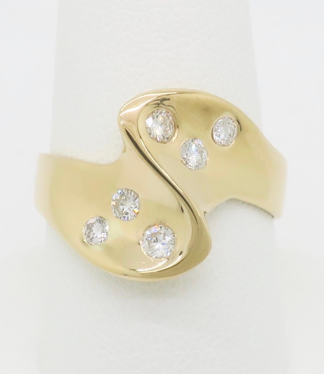 Geformter Bypass-Diamant-Cocktailring. im Zustand „Hervorragend“ im Angebot in Webster, NY