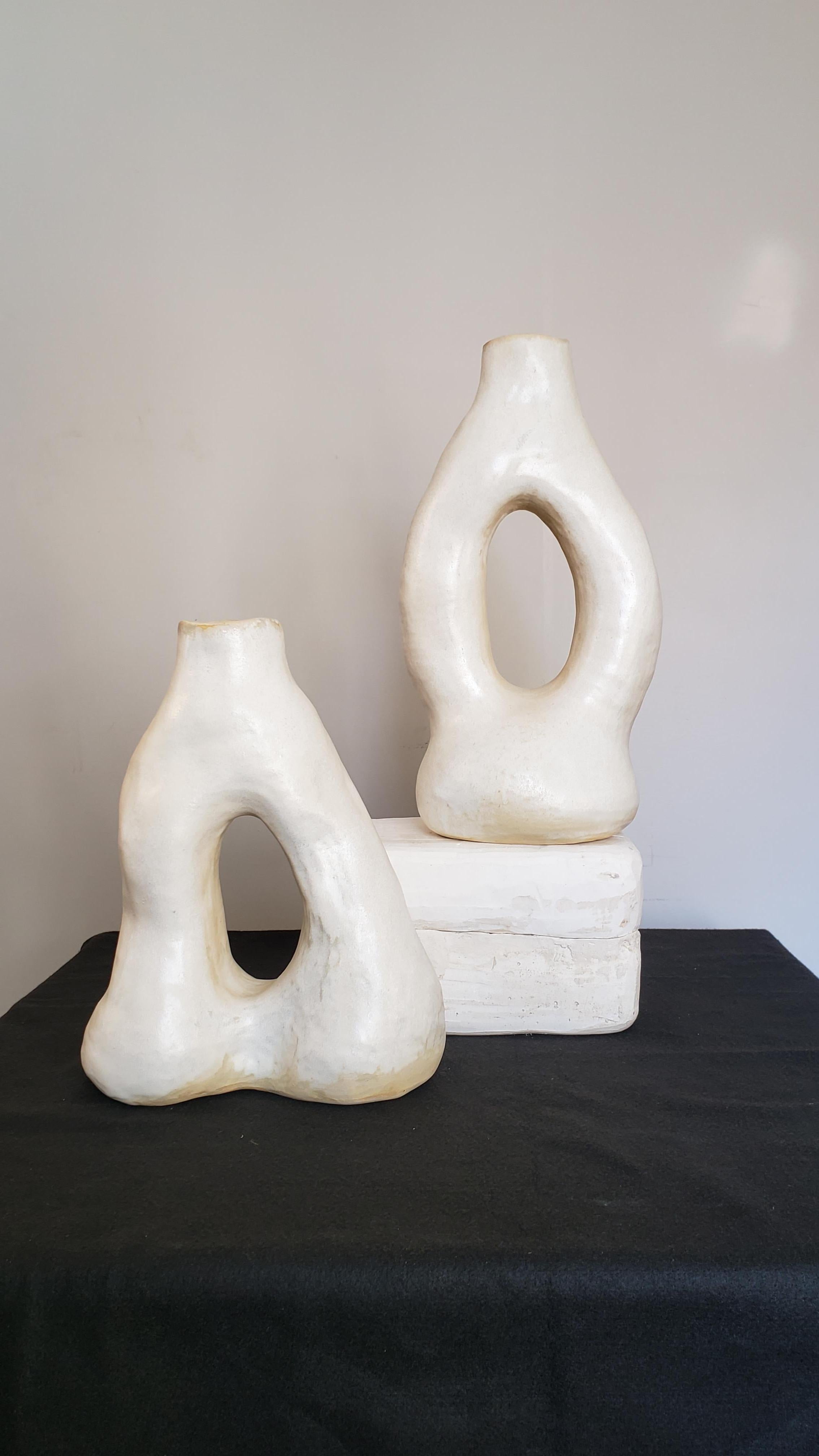 Contemporary sculpted ceramic vase ALBA N.1 -  pearl version  For Sale