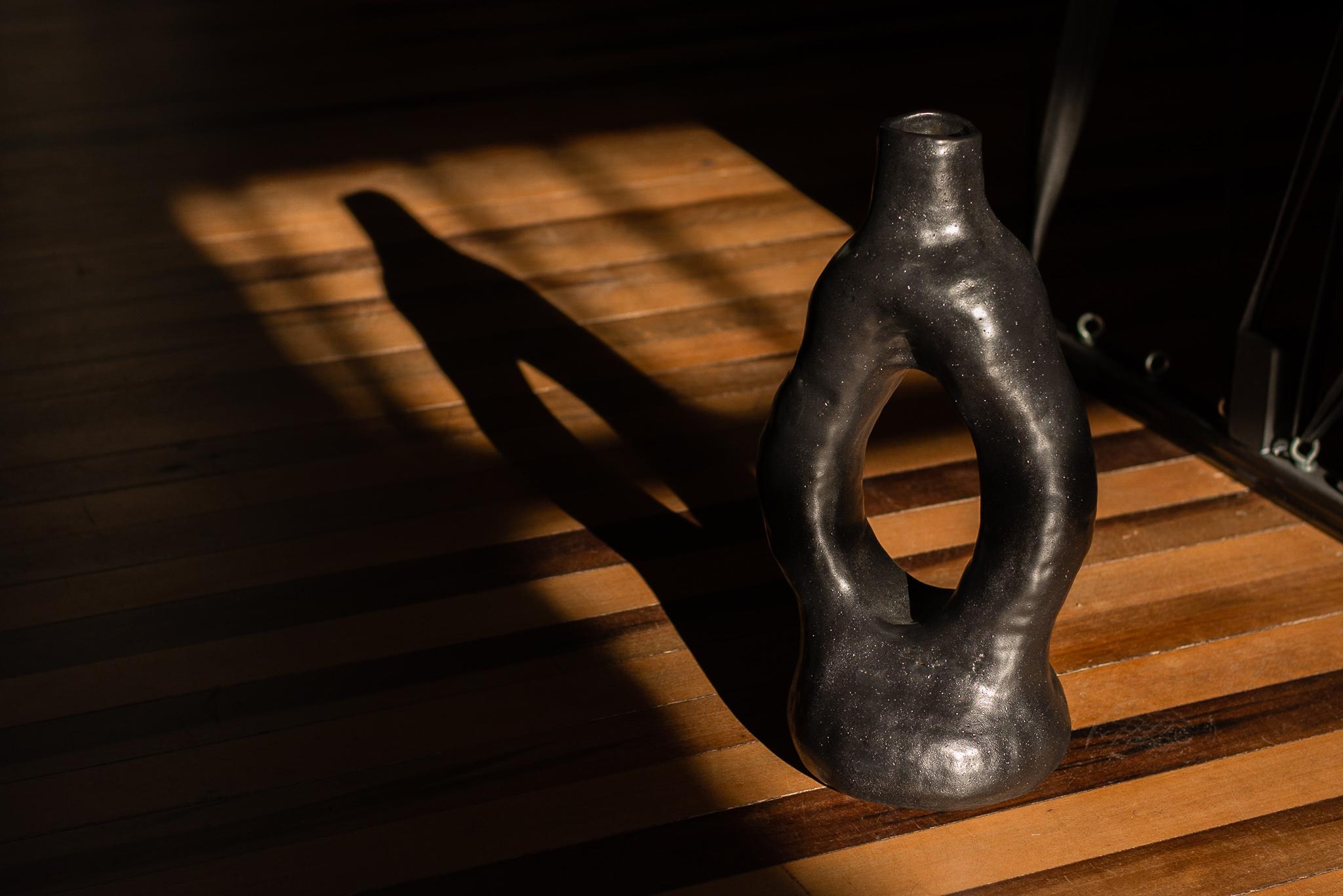 Contemporary sculpted ceramic vase ALBA N.2 -  black version  For Sale