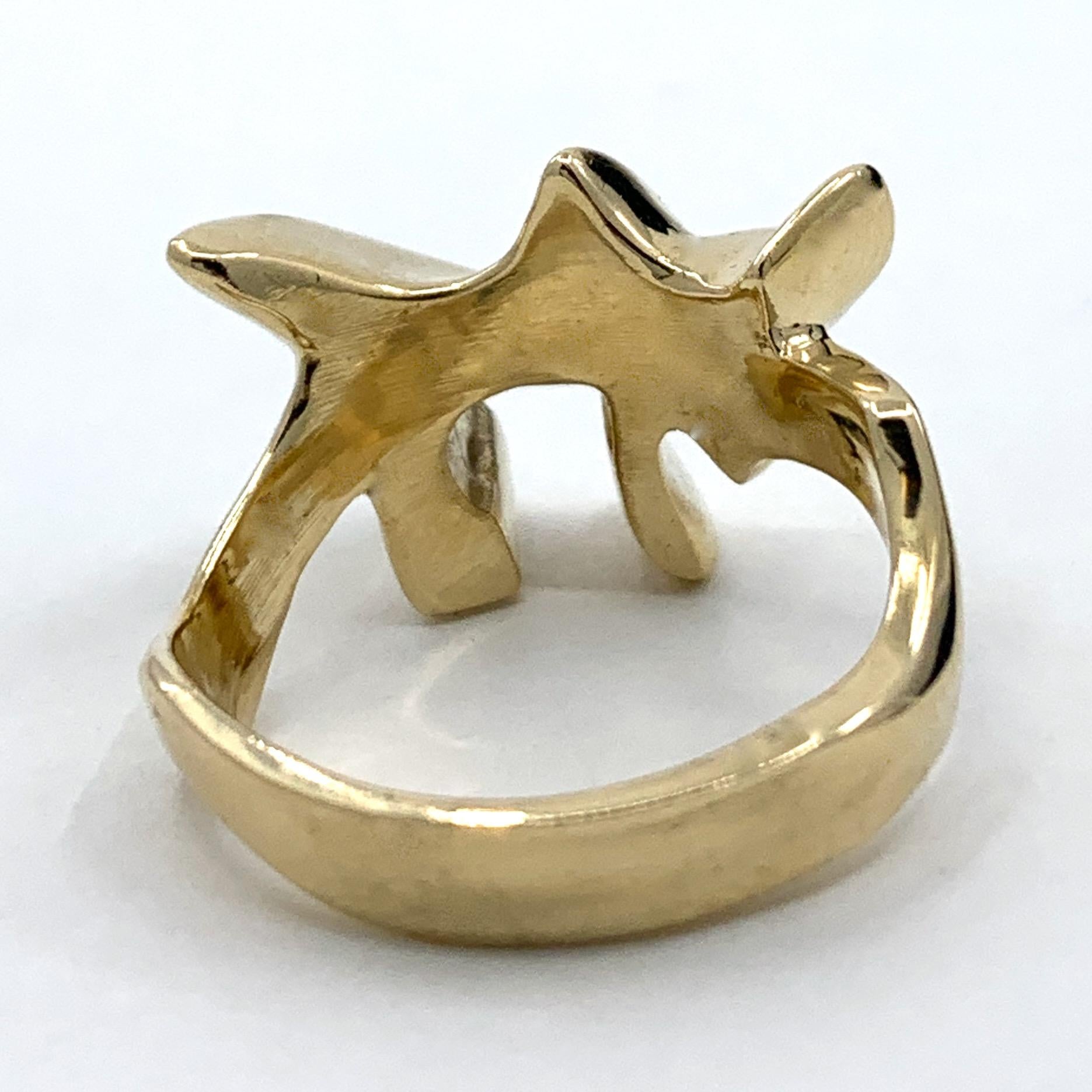 Sculpted & Modernist Chai Symbol Ring in Polished Yellow Gold For Sale 6