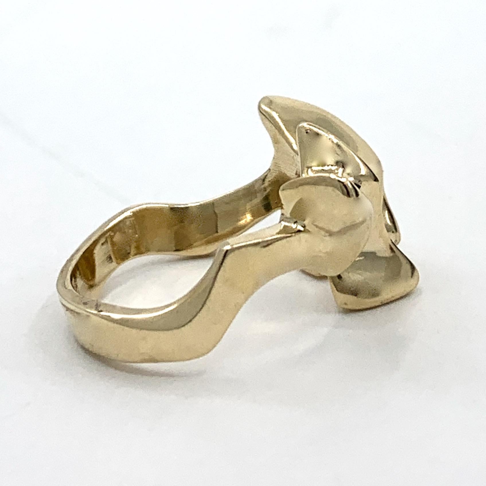 Sculpted & Modernist Chai Symbol Ring in Polished Yellow Gold For Sale 4