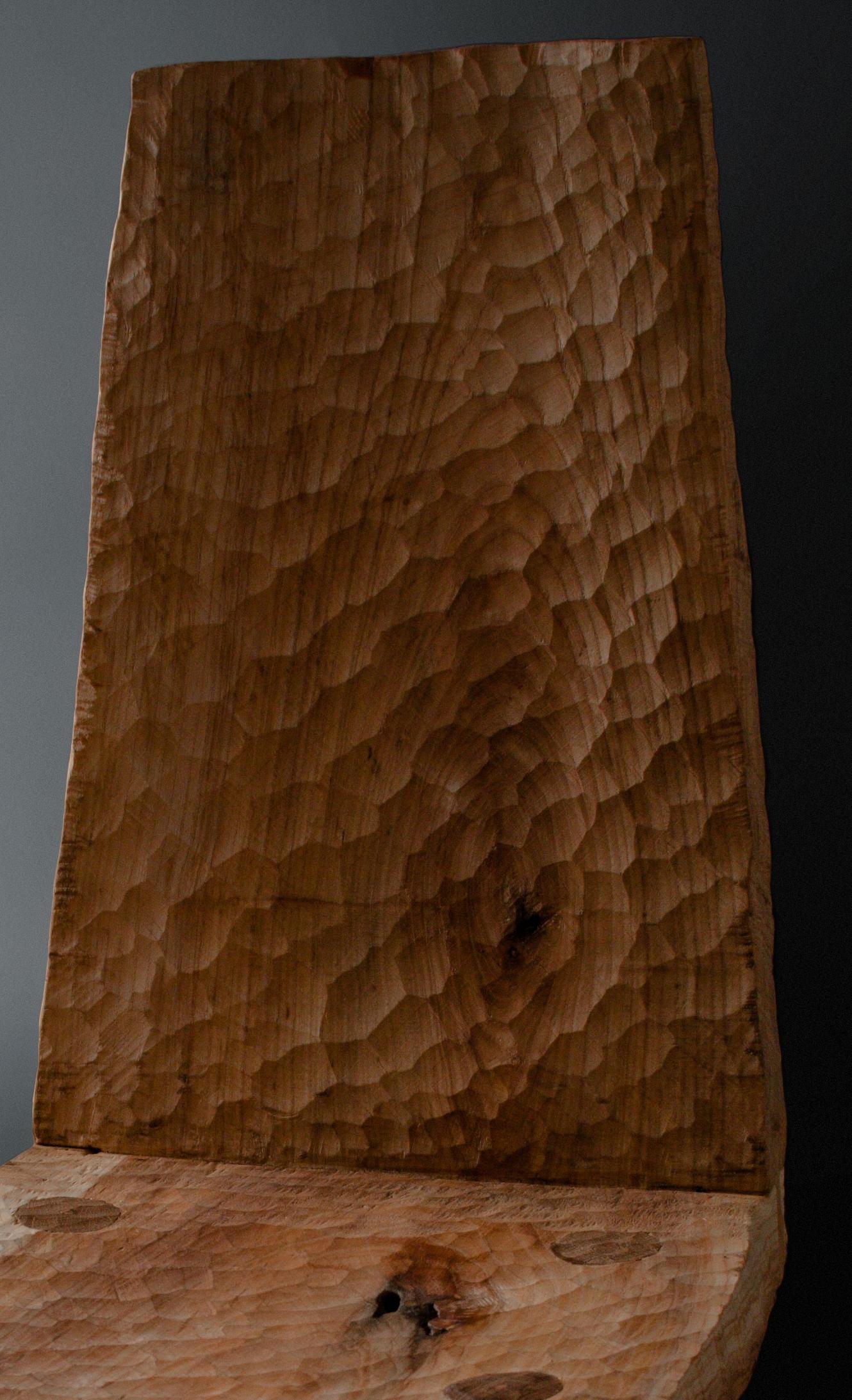 Russe Chaise N3 sculptée en bois de chêne massif en vente