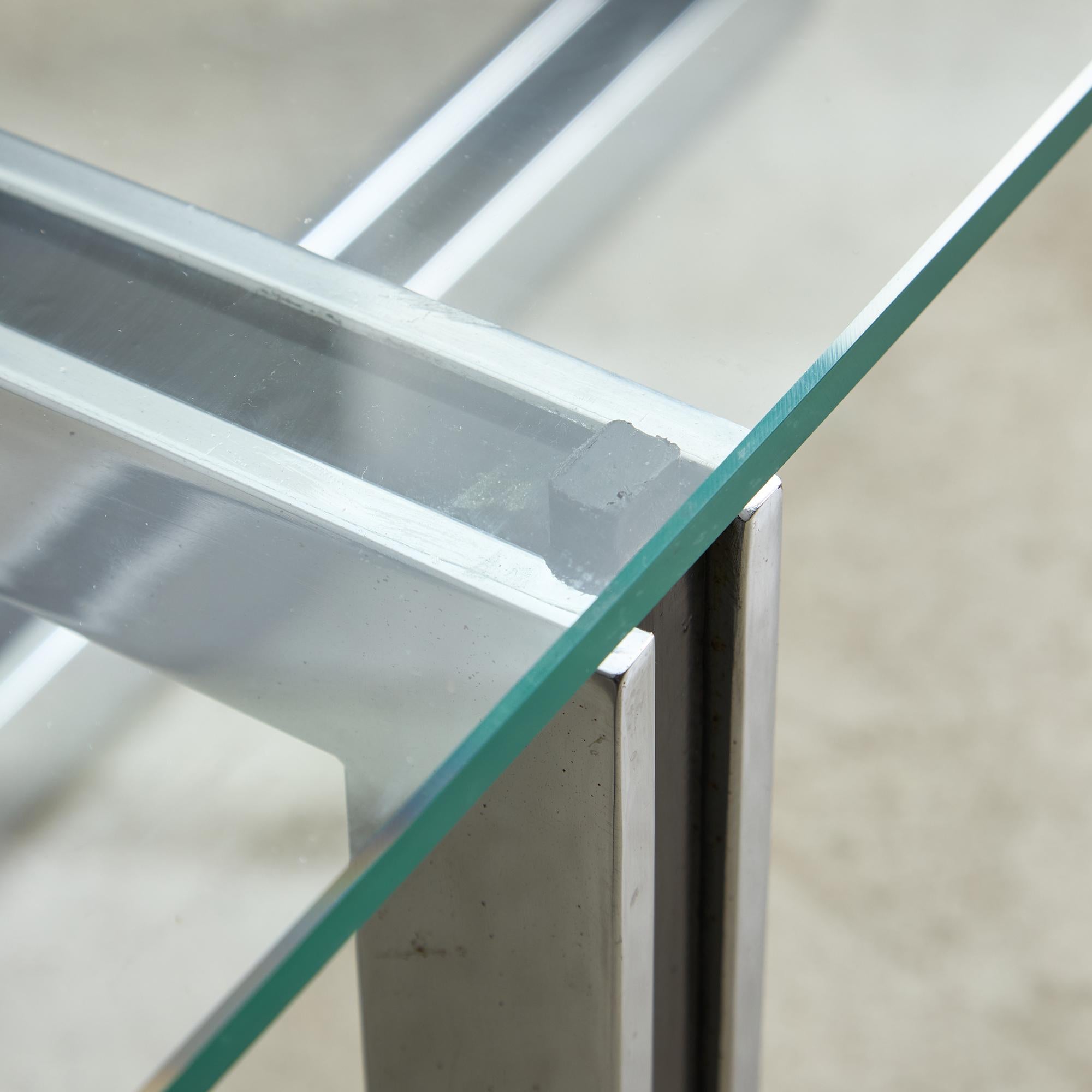 Table basse chromée sculptée avec plateau en verre en vente 6