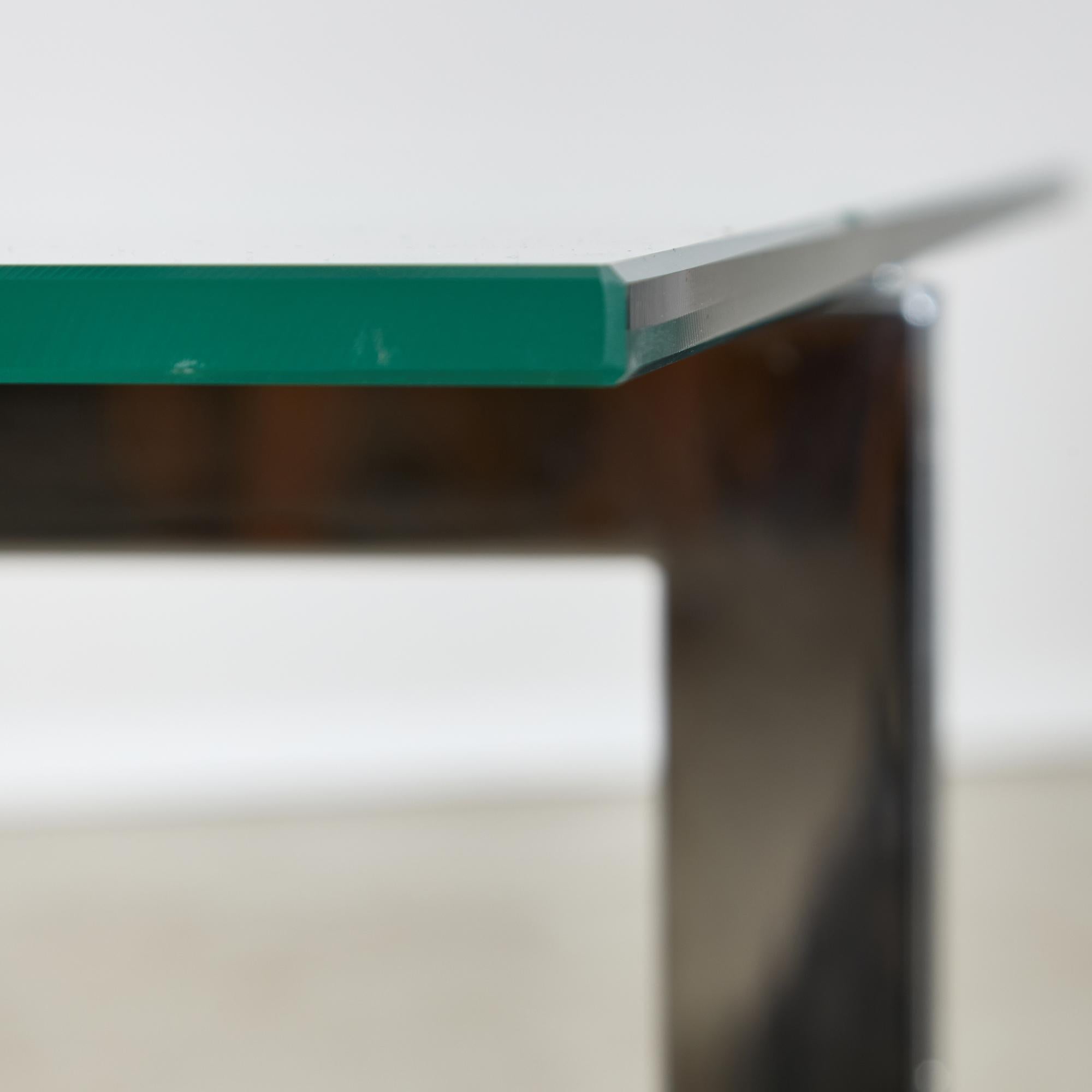 Table basse chromée sculptée avec plateau en verre en vente 8