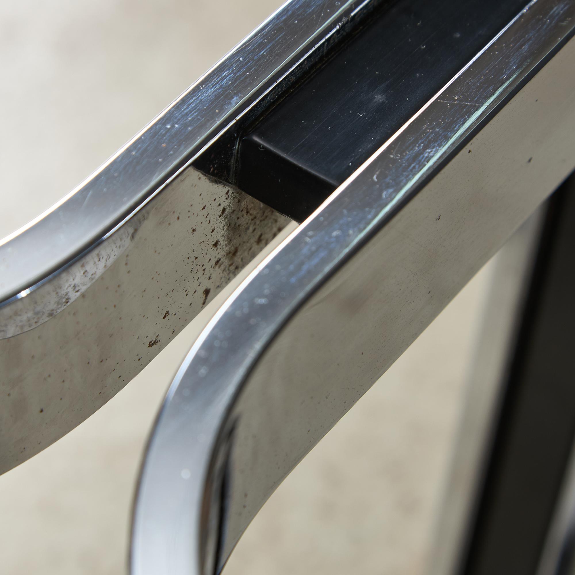 Table basse chromée sculptée avec plateau en verre en vente 10