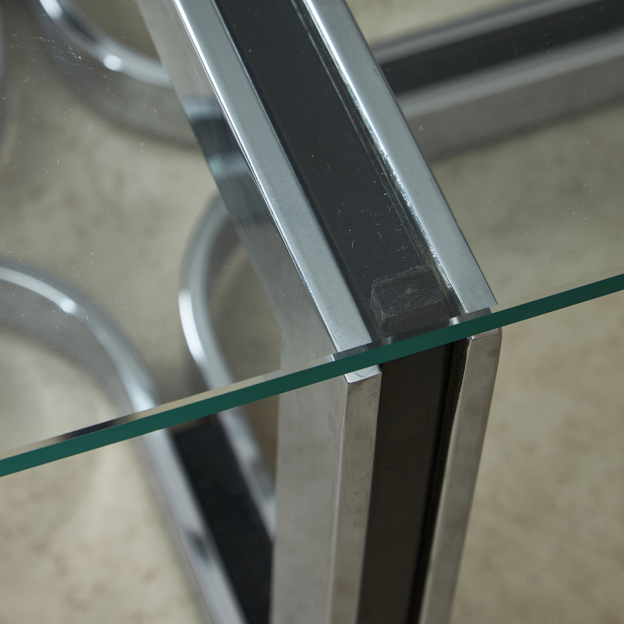 Verre Table basse chromée sculptée avec plateau en verre en vente