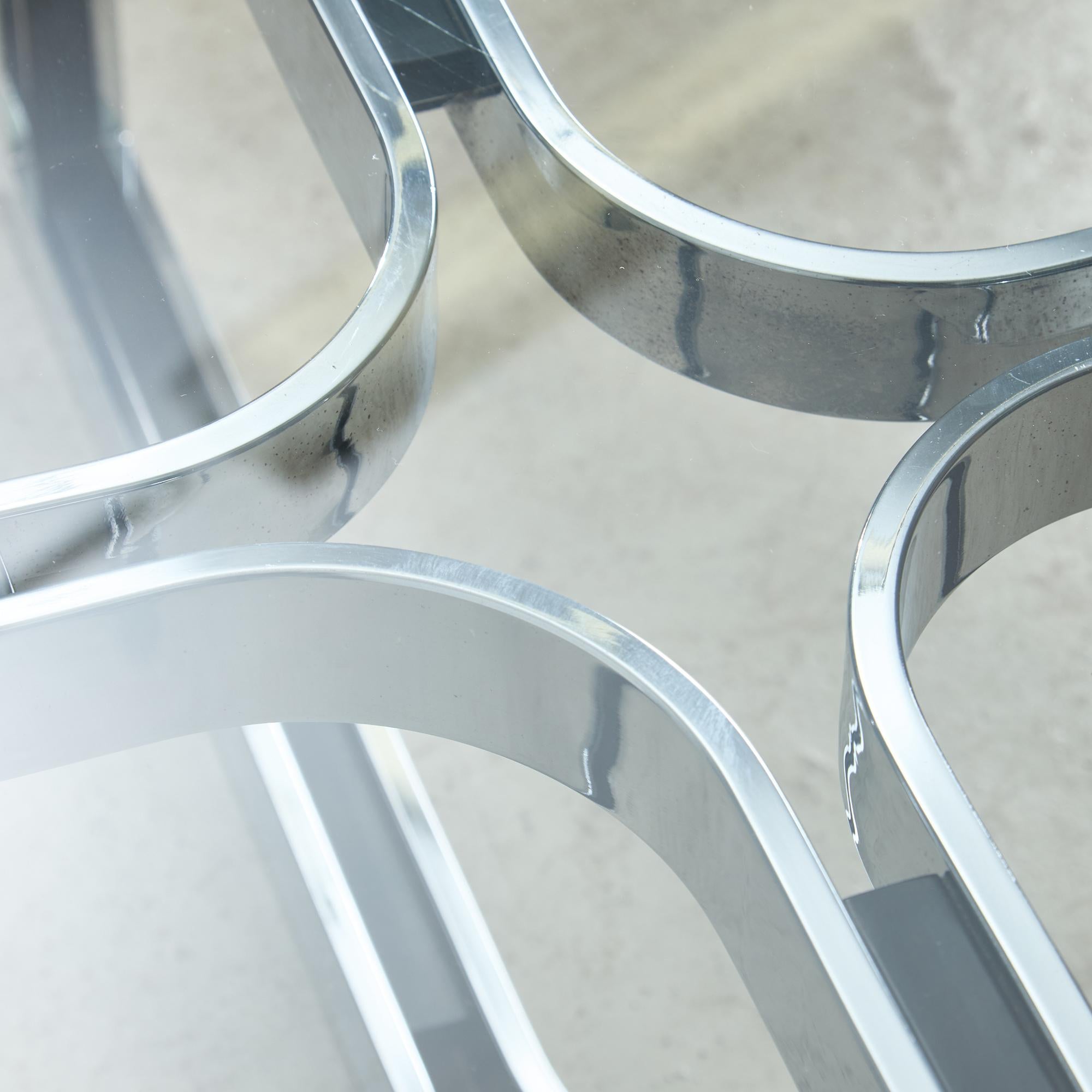Table basse chromée sculptée avec plateau en verre en vente 3