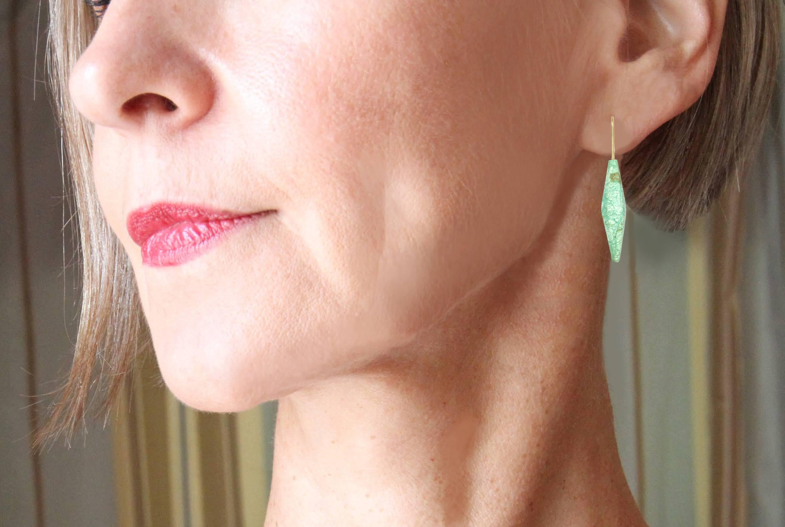 Sculpted Chrysoprase Beads on Gold Wire Earrings In New Condition For Sale In los angeles, CA
