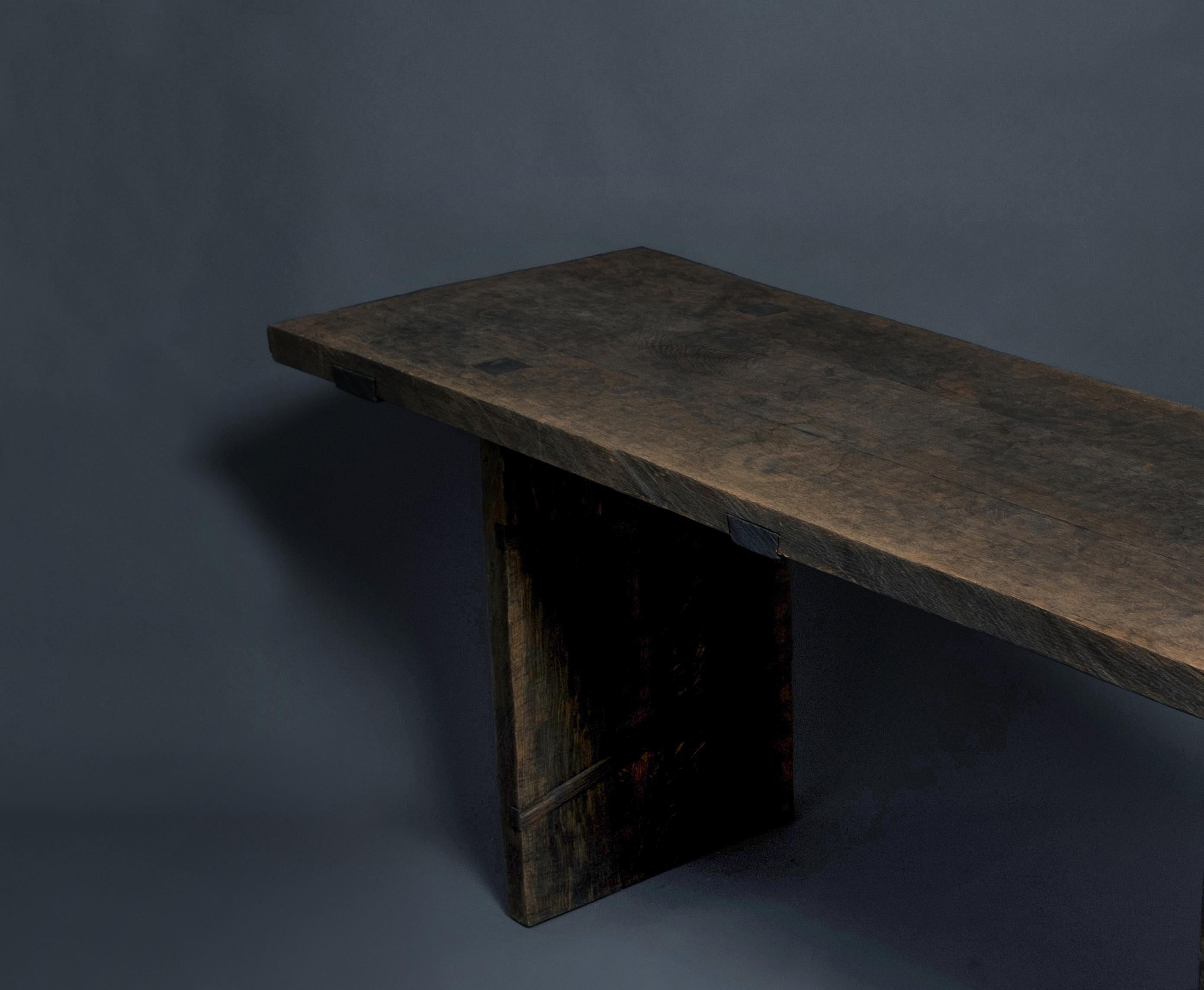 Brutalisme Table de salle à manger sculptée en bois de chêne massif de style rustique, taille personnalisée en vente