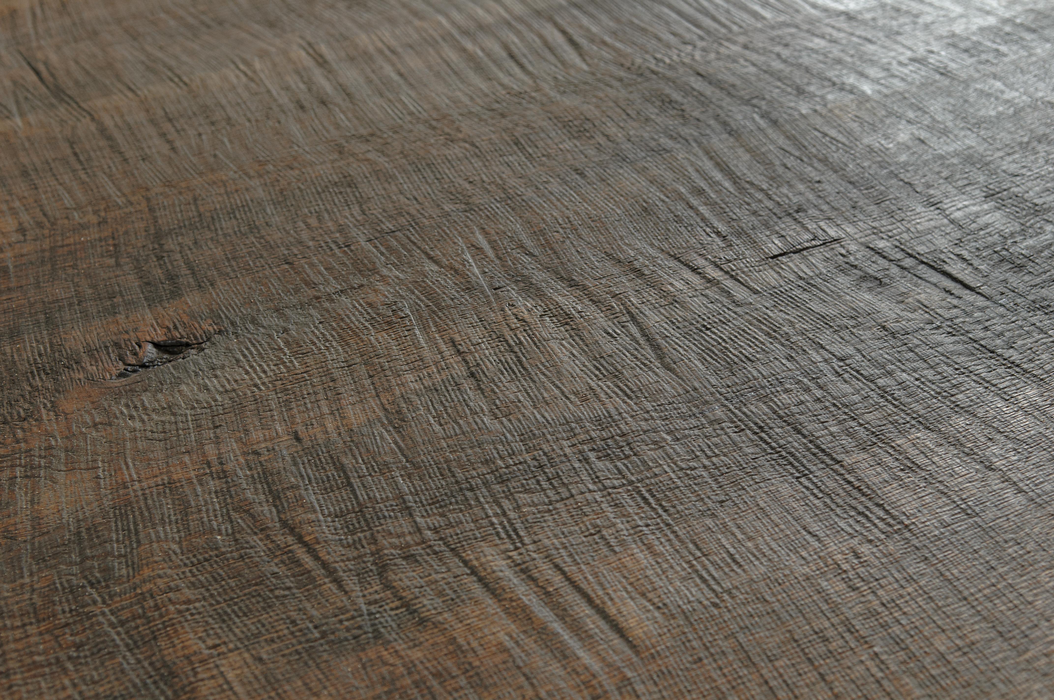 Table de salle à manger sculptée « Simple Dark » en bois de chêne massif « Taille M » en vente 1