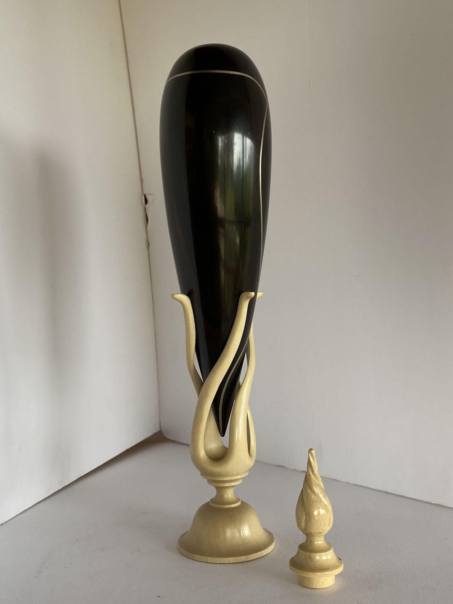 Vase creux sculpté en ébène, argent et érable #23 par Don Comer LACMA en vente 1