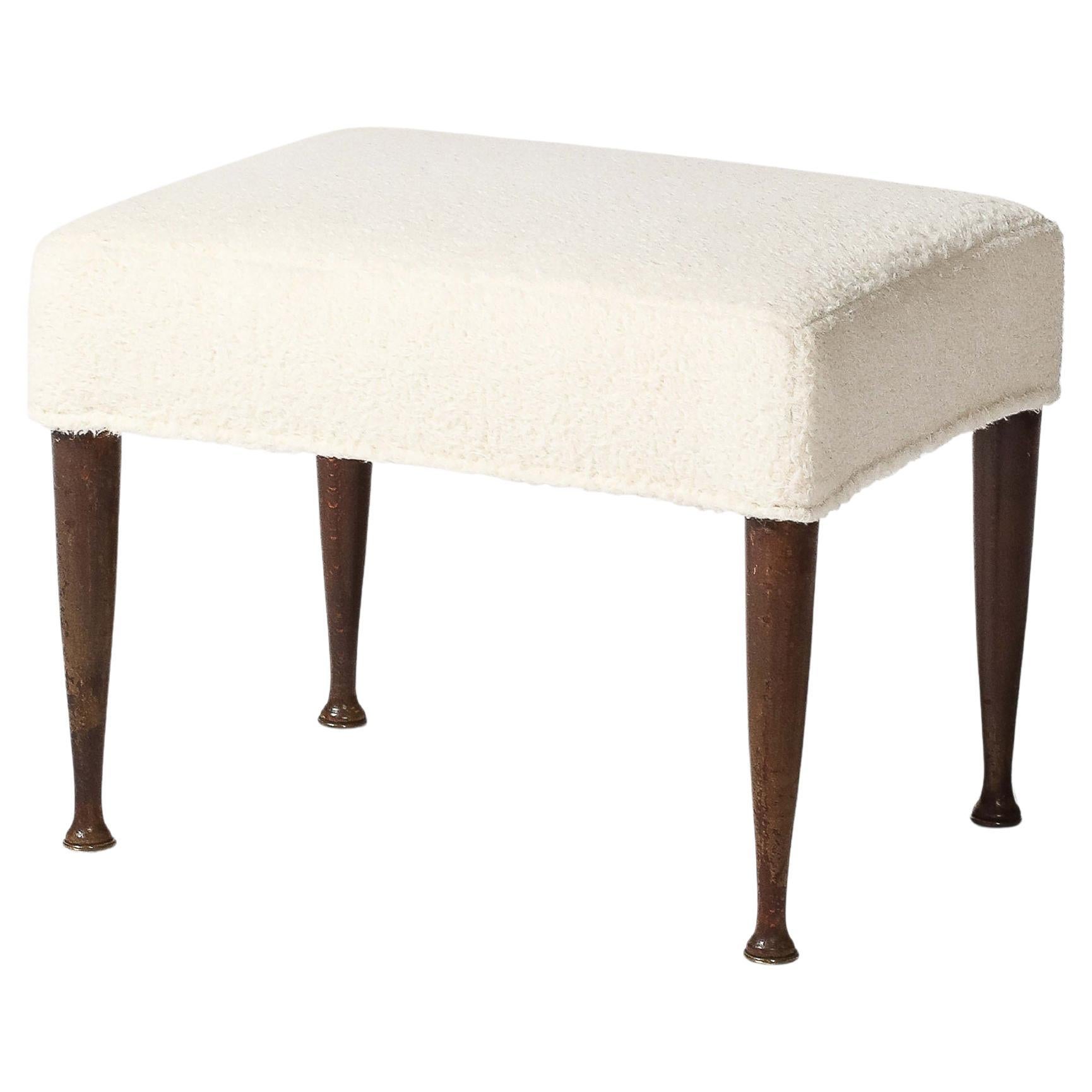 Hocker/Ottoman aus Ulmenholz, New Upholstery Italien, um 1950 im Angebot
