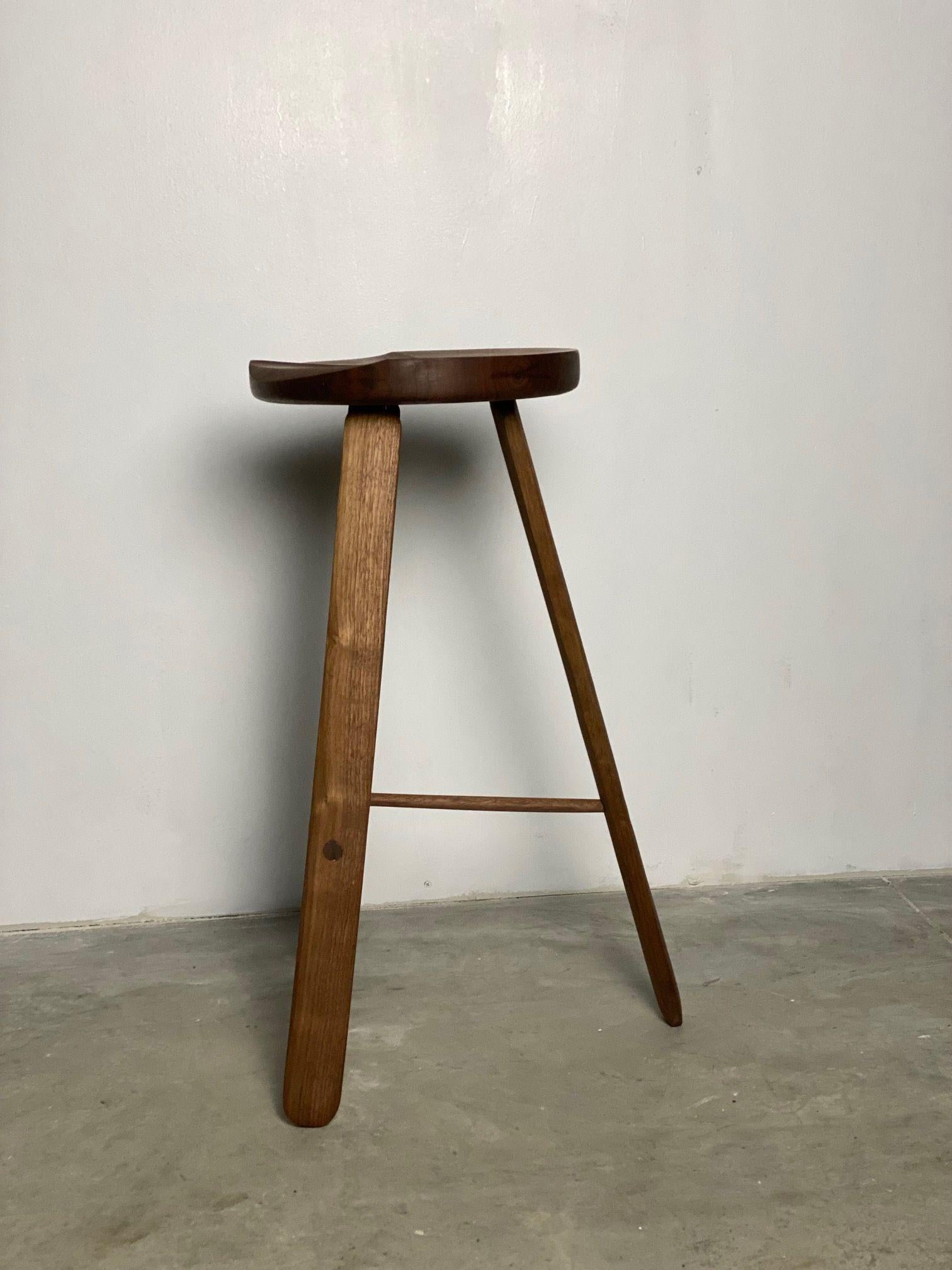 American Craftsman Sculpted Figured Walnut Counter Stool by Michael Rozell, USA 2021 For Sale