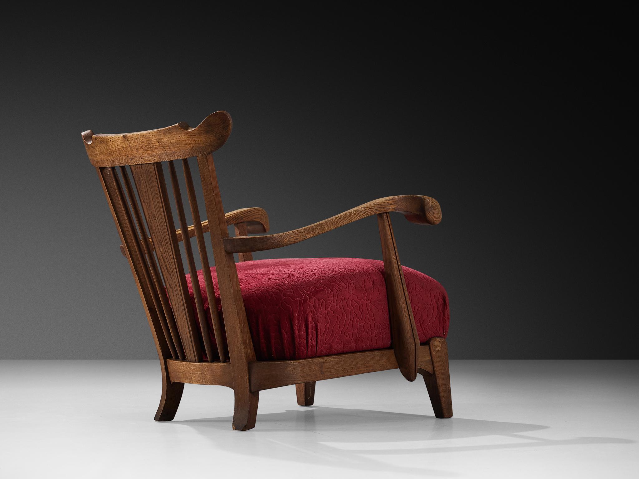 Velluto Coppia di poltrone francesi scolpite in Oak e tappezzate in velluto bordeaux in vendita