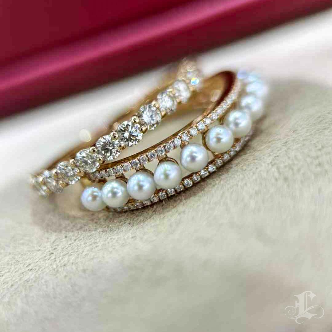 Anello con perle Akoya e diamanti scolpito geometricamente】 Duo Aurora Baby Akoya in vendita 5