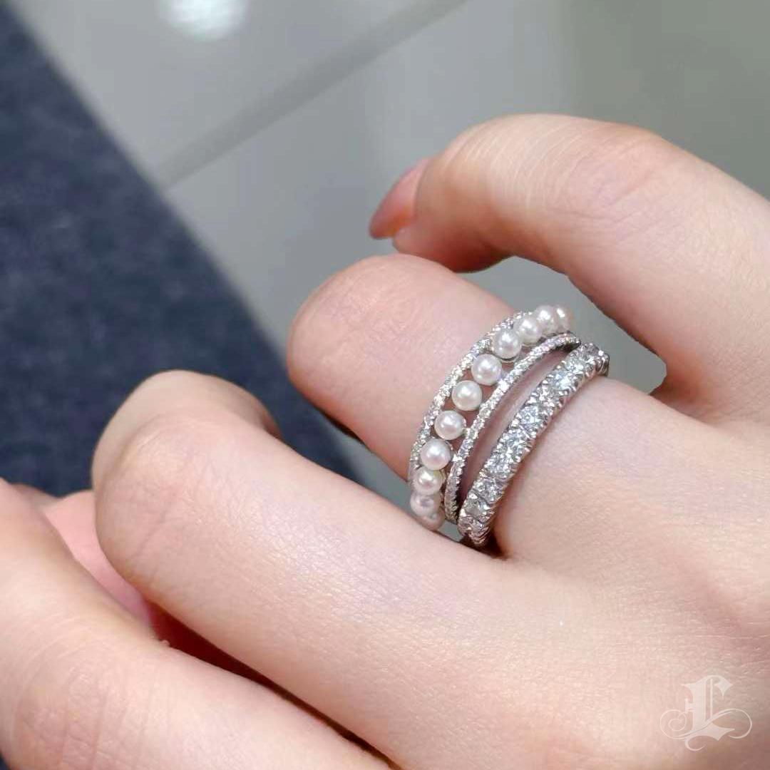 Grezzo Anello con perle Akoya e diamanti scolpito geometricamente】 Duo Aurora Baby Akoya in vendita