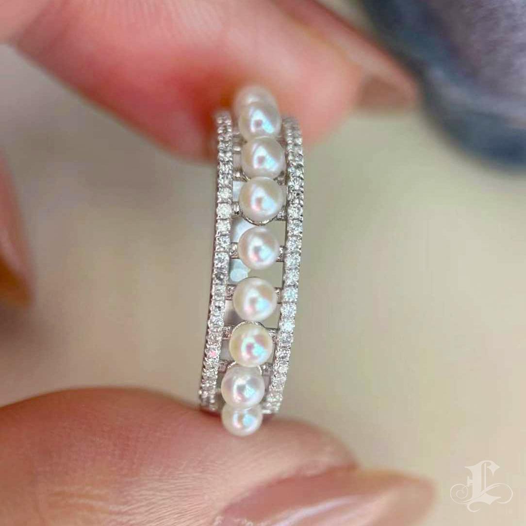 Anello con perle Akoya e diamanti scolpito geometricamente】 Duo Aurora Baby Akoya in vendita 1