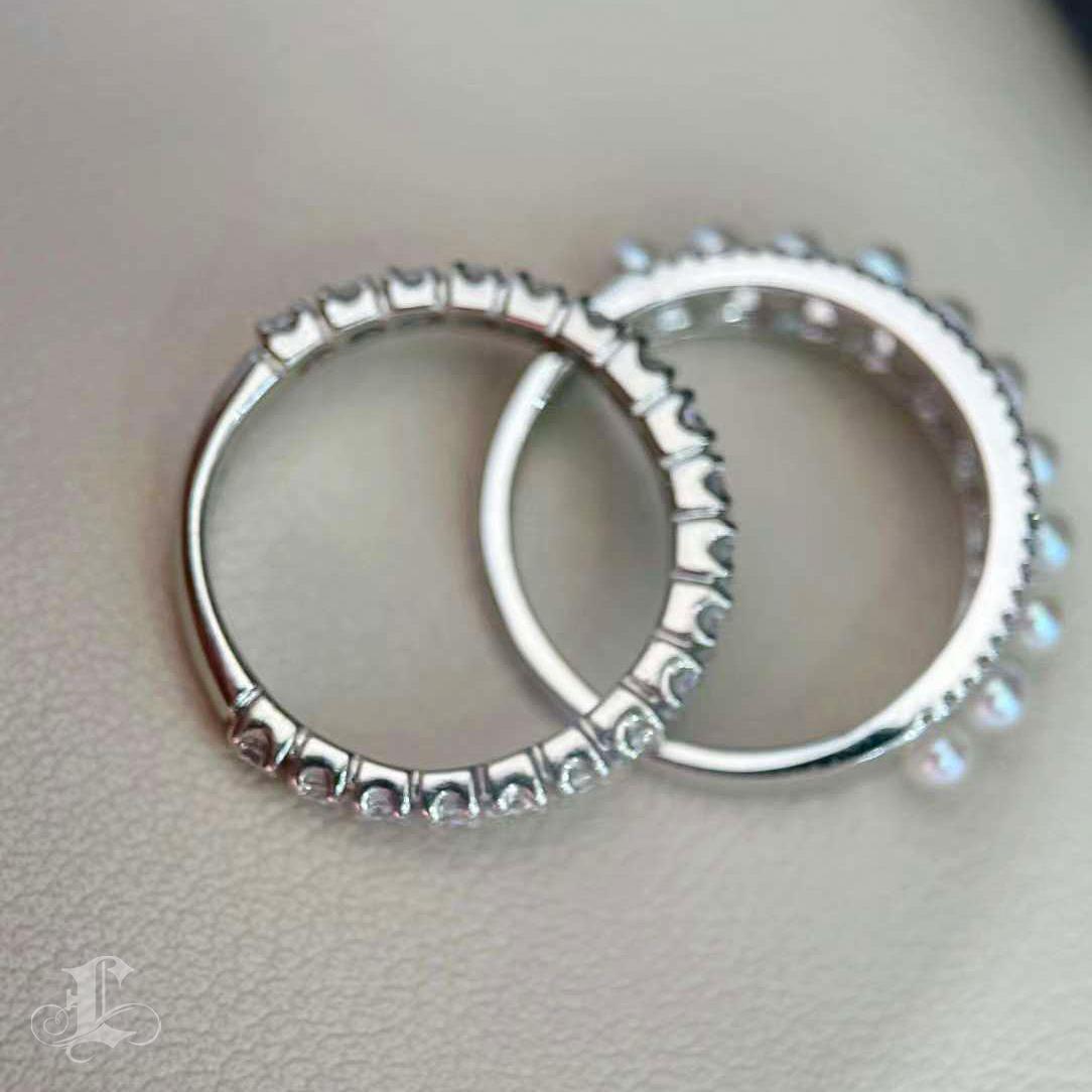 Anello con perle Akoya e diamanti scolpito geometricamente】 Duo Aurora Baby Akoya in vendita 3