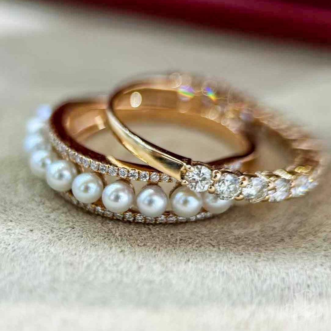 Anello con perle Akoya e diamanti scolpito geometricamente】 Duo Aurora Baby Akoya in vendita 4