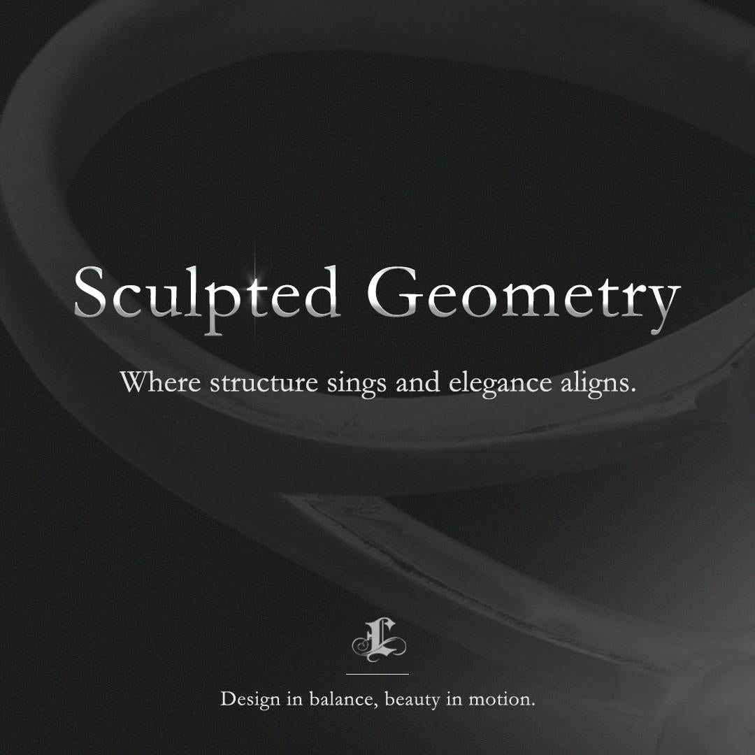 Dalla collezione Silent Geometry - dove la forma incontra la serenità.
Questa raffinata coppia celebra l'equilibrio e le proporzioni attraverso il minimalismo. Due splendide perle dei mari del sud di qualità Aurora (11-12 mm, quasi rotonde, senza