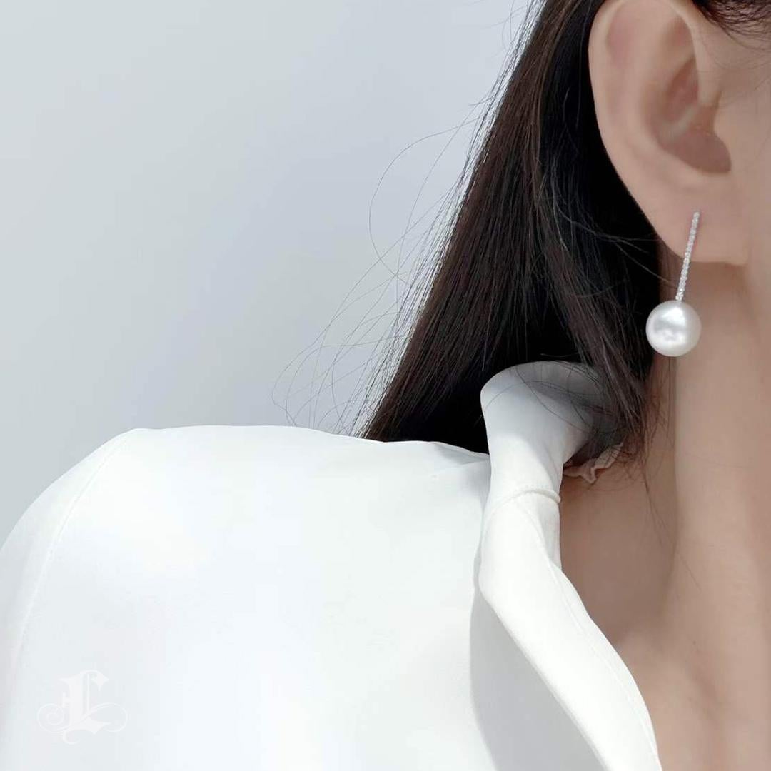 Grezzo 【Geometria scolpita】 Orecchini con perle dei mari del sud e diamanti della linea Aurora da 11-12 mm in vendita