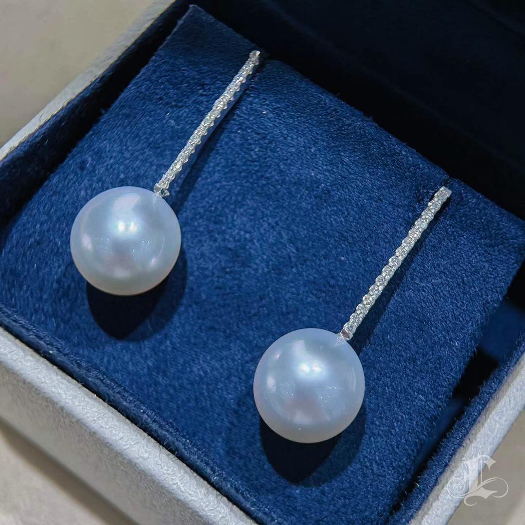 【Geometria scolpita】 Orecchini con perle dei mari del sud e diamanti della linea Aurora da 11-12 mm in vendita 2