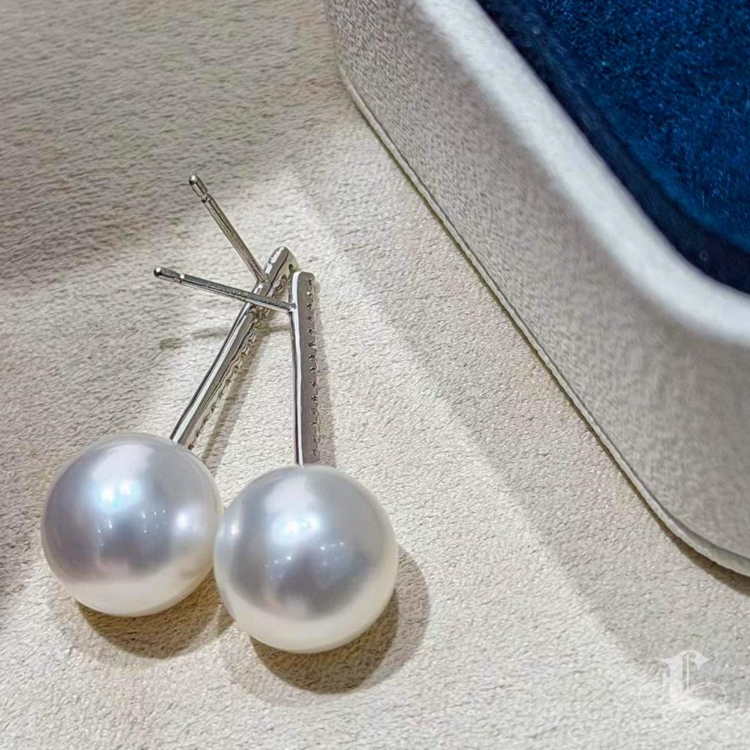 【Geometria scolpita】 Orecchini con perle dei mari del sud e diamanti della linea Aurora da 11-12 mm in vendita 3