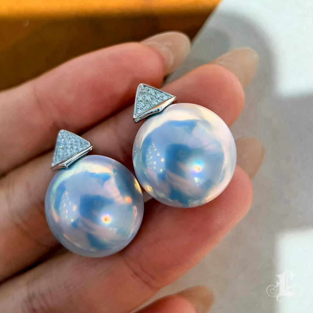 【Sculpted Geometry】Aurora Blue Dome Mabe Pearl & Diamond Earrings For Sale 2